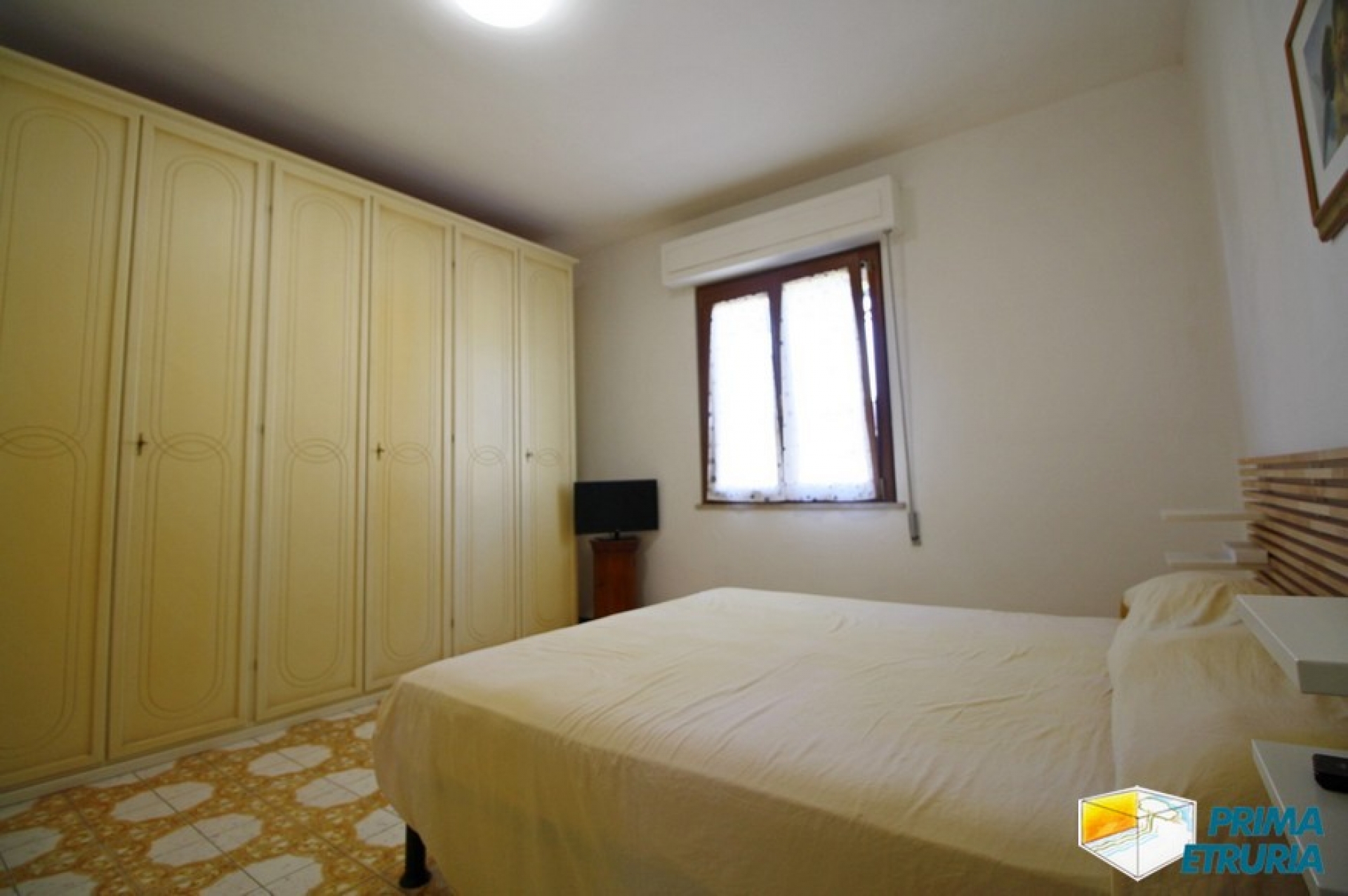 AMPIO TRILOCALE CON GARAGE E POSTO AUTO - ZONA CENTRO -