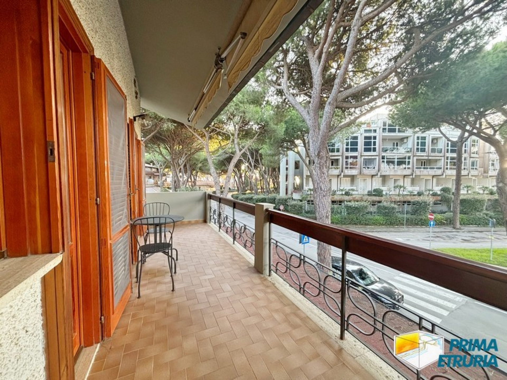 Eleganza e Comfort: Villa Trifamiliare Vicino alla Spiaggia - ZONA ROSMARINA -