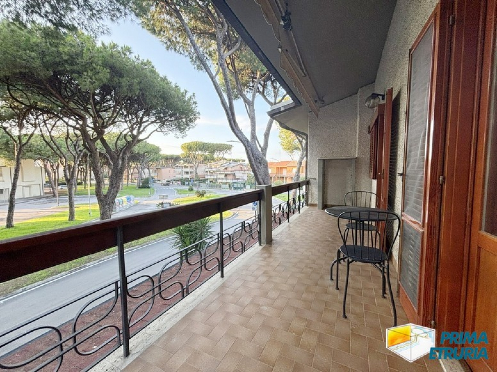 Eleganza e Comfort: Villa Trifamiliare Vicino alla Spiaggia - ZONA ROSMARINA -