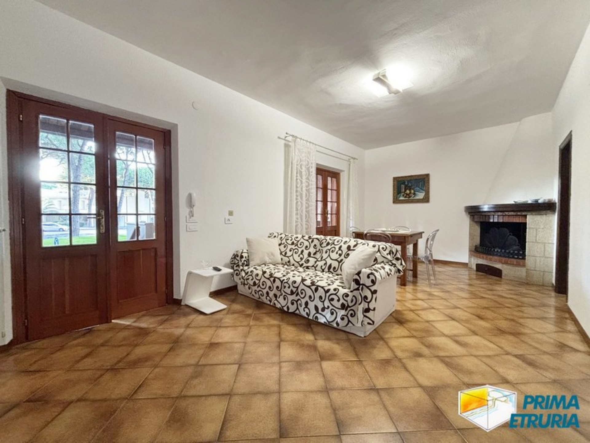 Eleganza e Comfort: Villa Trifamiliare Vicino alla Spiaggia - ZONA ROSMARINA -