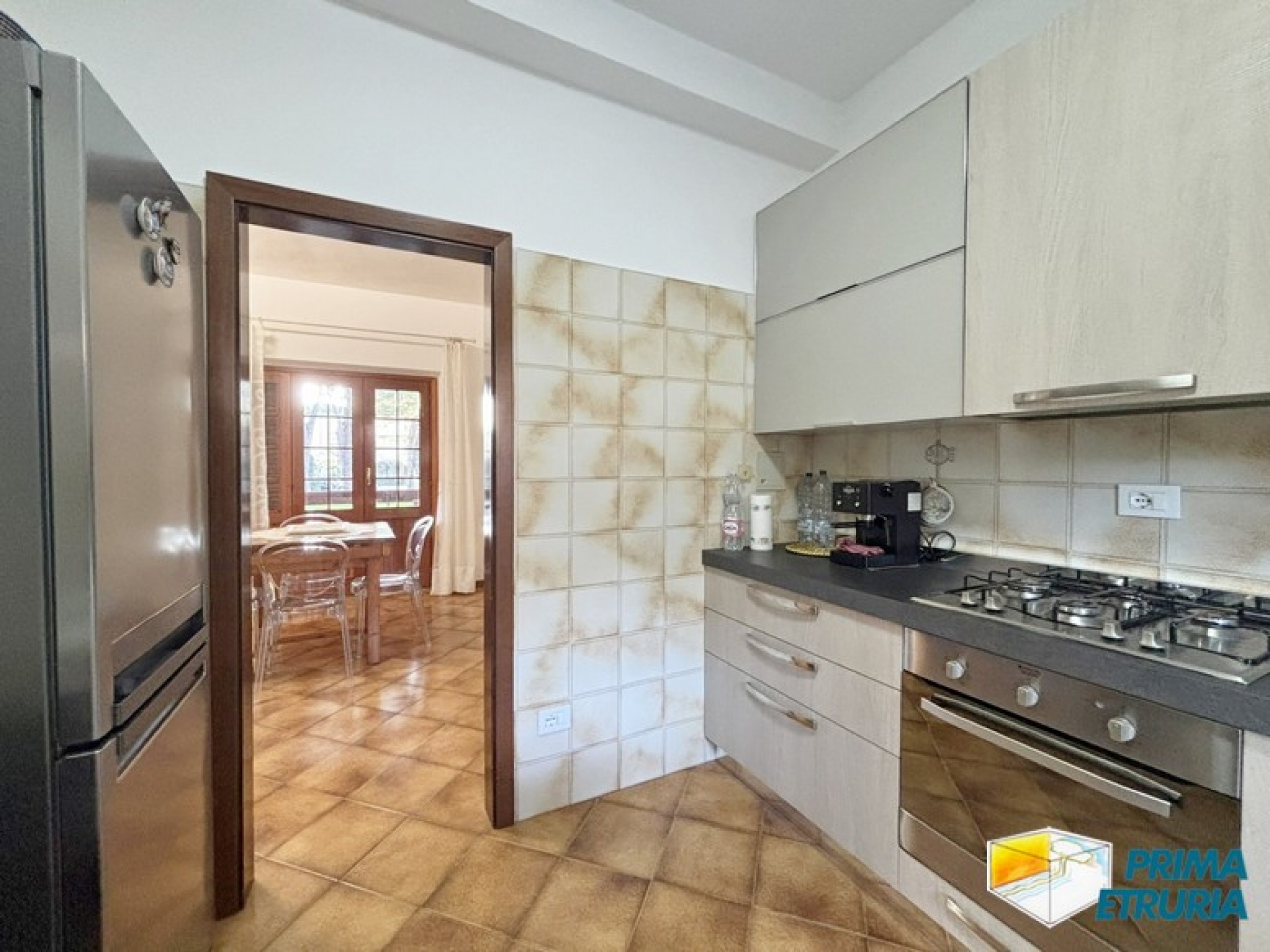 Eleganza e Comfort: Villa Trifamiliare Vicino alla Spiaggia - ZONA ROSMARINA -