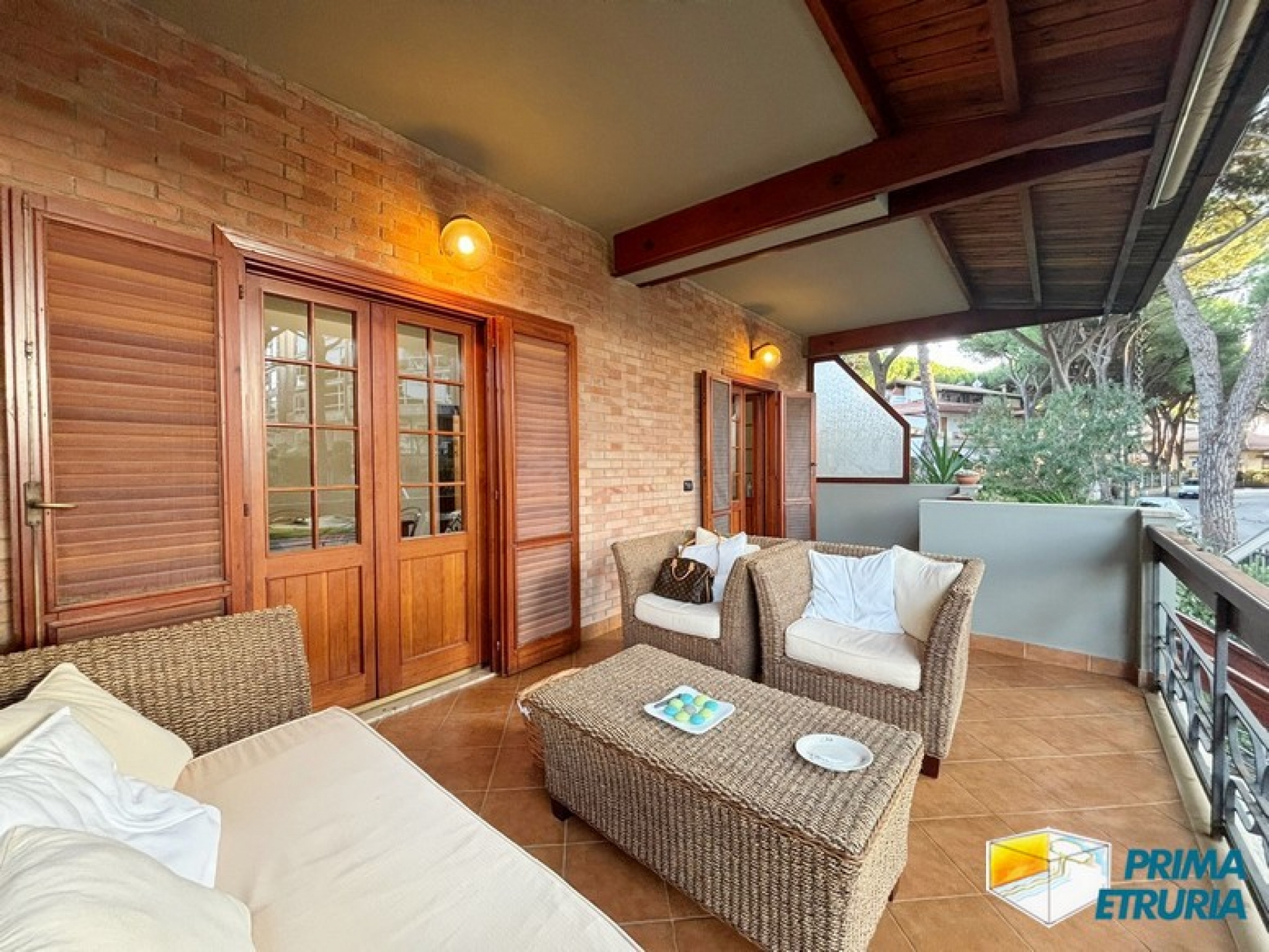 Eleganza e Comfort: Villa Trifamiliare Vicino alla Spiaggia - ZONA ROSMARINA -