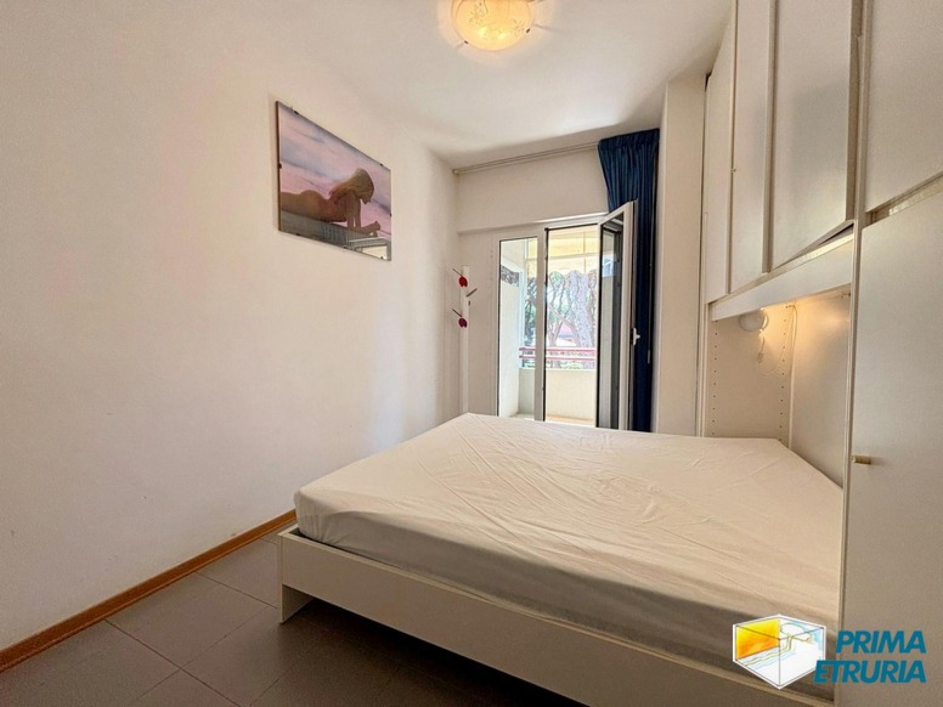 Monolocale con ampio terrazzo a 100 metri dal mare - ZONA ROSMARINA -