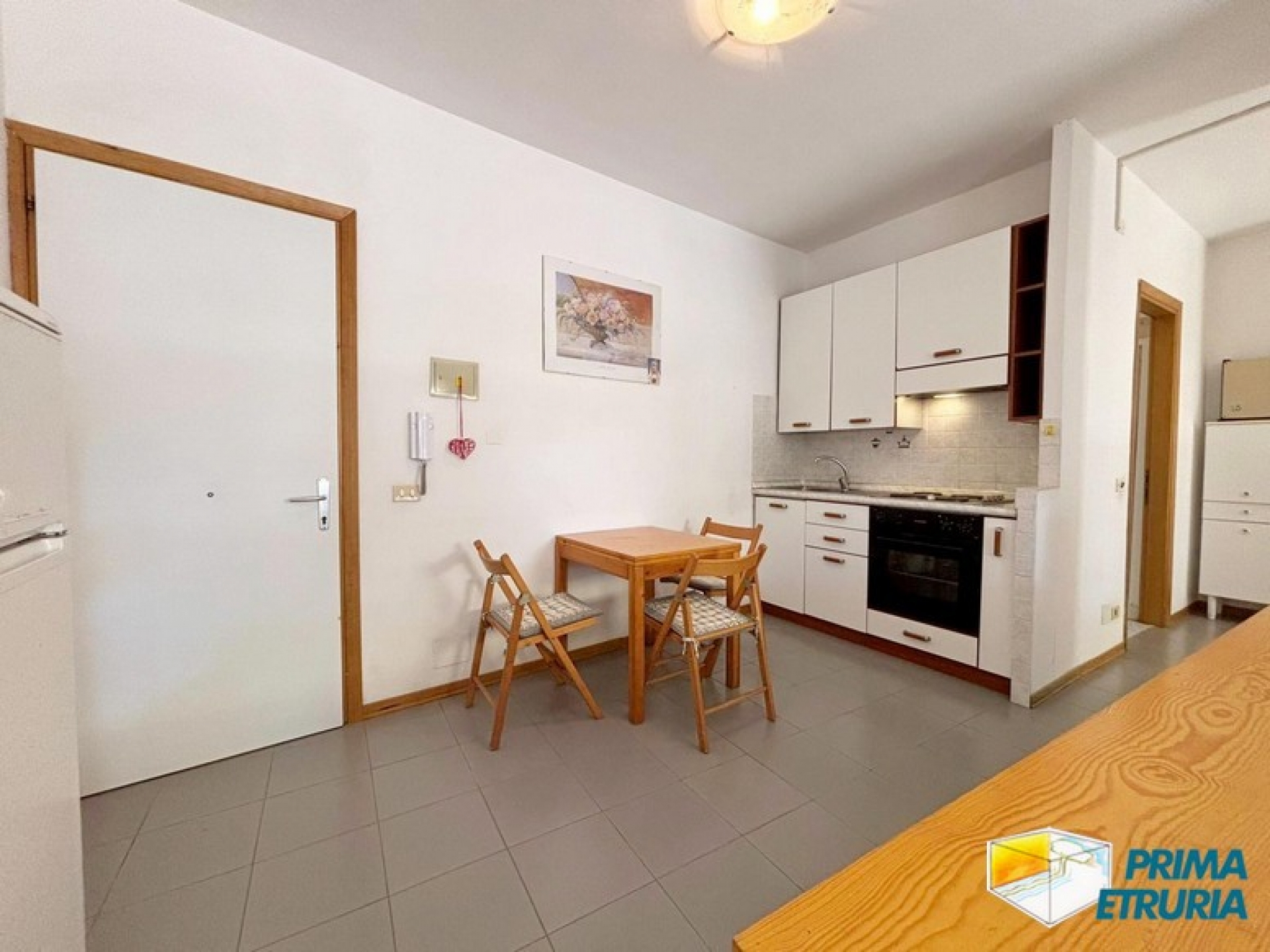 Monolocale con ampio terrazzo a 100 metri dal mare - ZONA ROSMARINA -