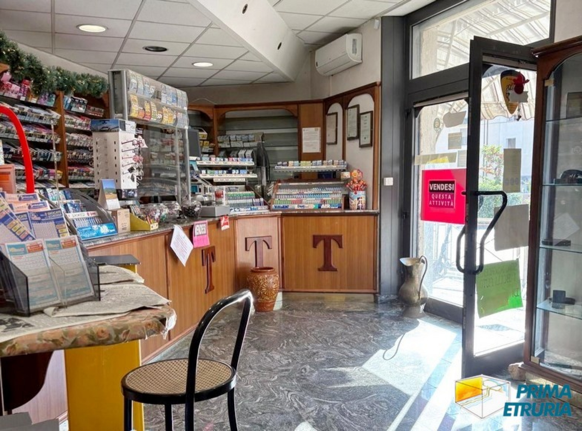 Tabaccheria ben avviata in vendita, con patentino esterno e posizione strategica - GROSSETO - 