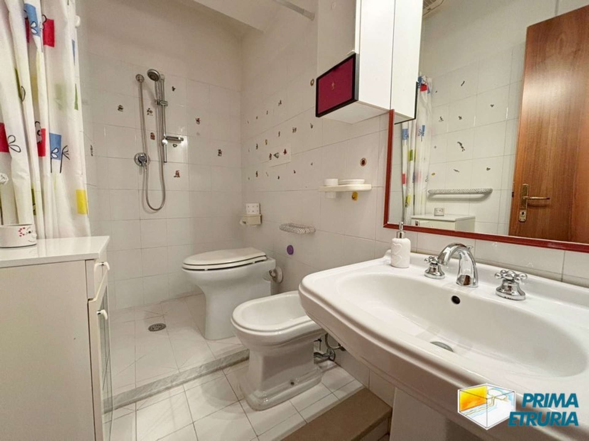 Ampio appartamento con giardino privato e veranda coperta a pochi passi dal mare - ZONA TOMBOLO - - MARINA DI GROSSETO