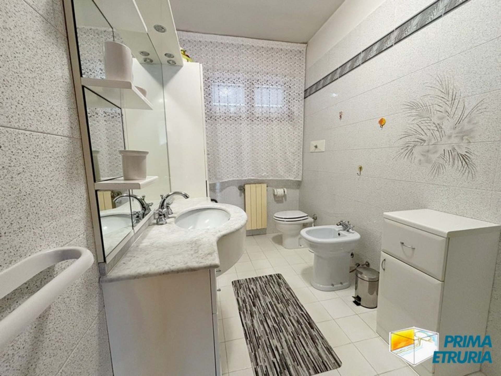 Ampio appartamento con giardino privato e veranda coperta a pochi passi dal mare - ZONA TOMBOLO - - MARINA DI GROSSETO