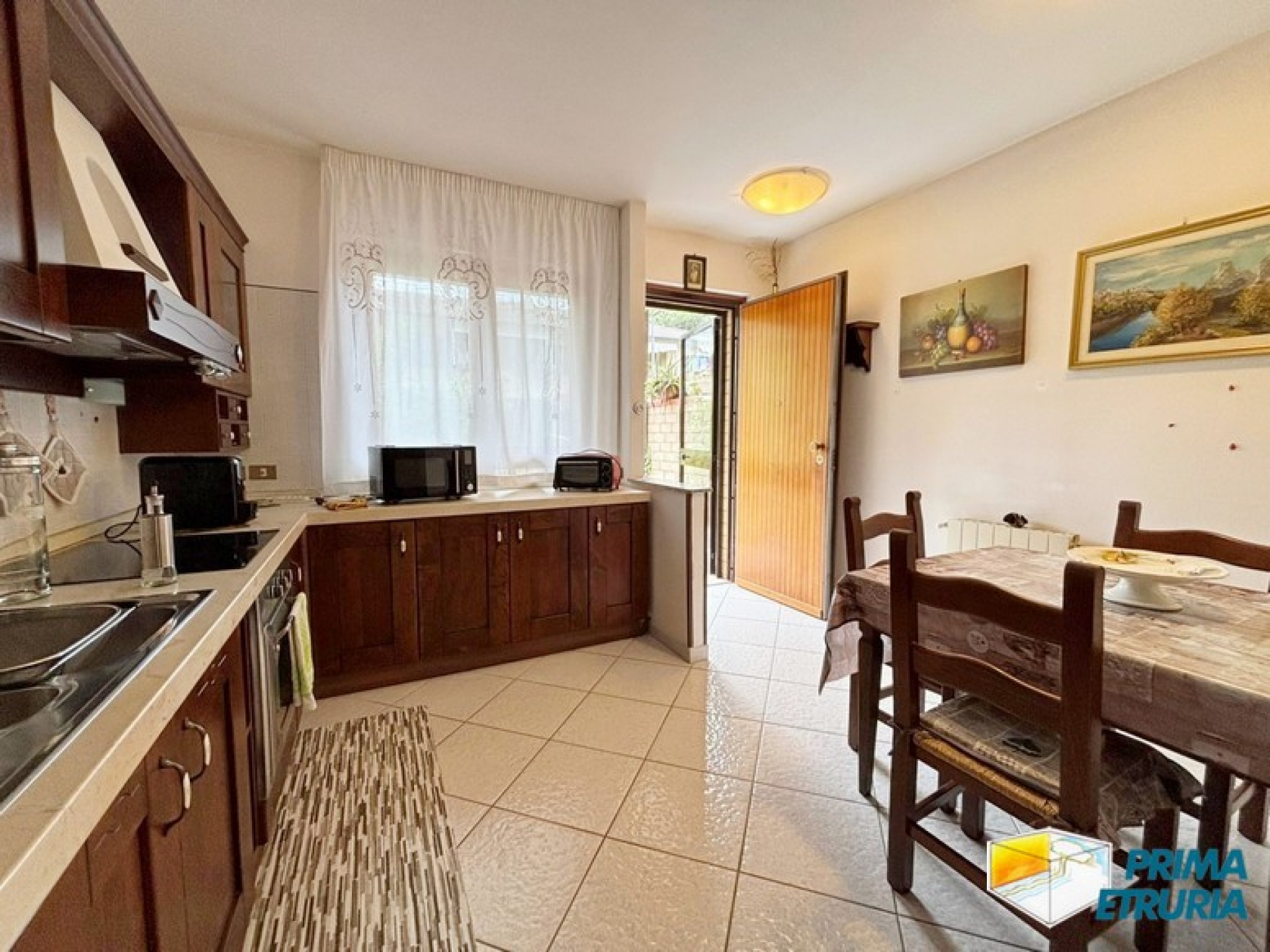 Ampio appartamento con giardino privato e veranda coperta a pochi passi dal mare - ZONA TOMBOLO - - MARINA DI GROSSETO
