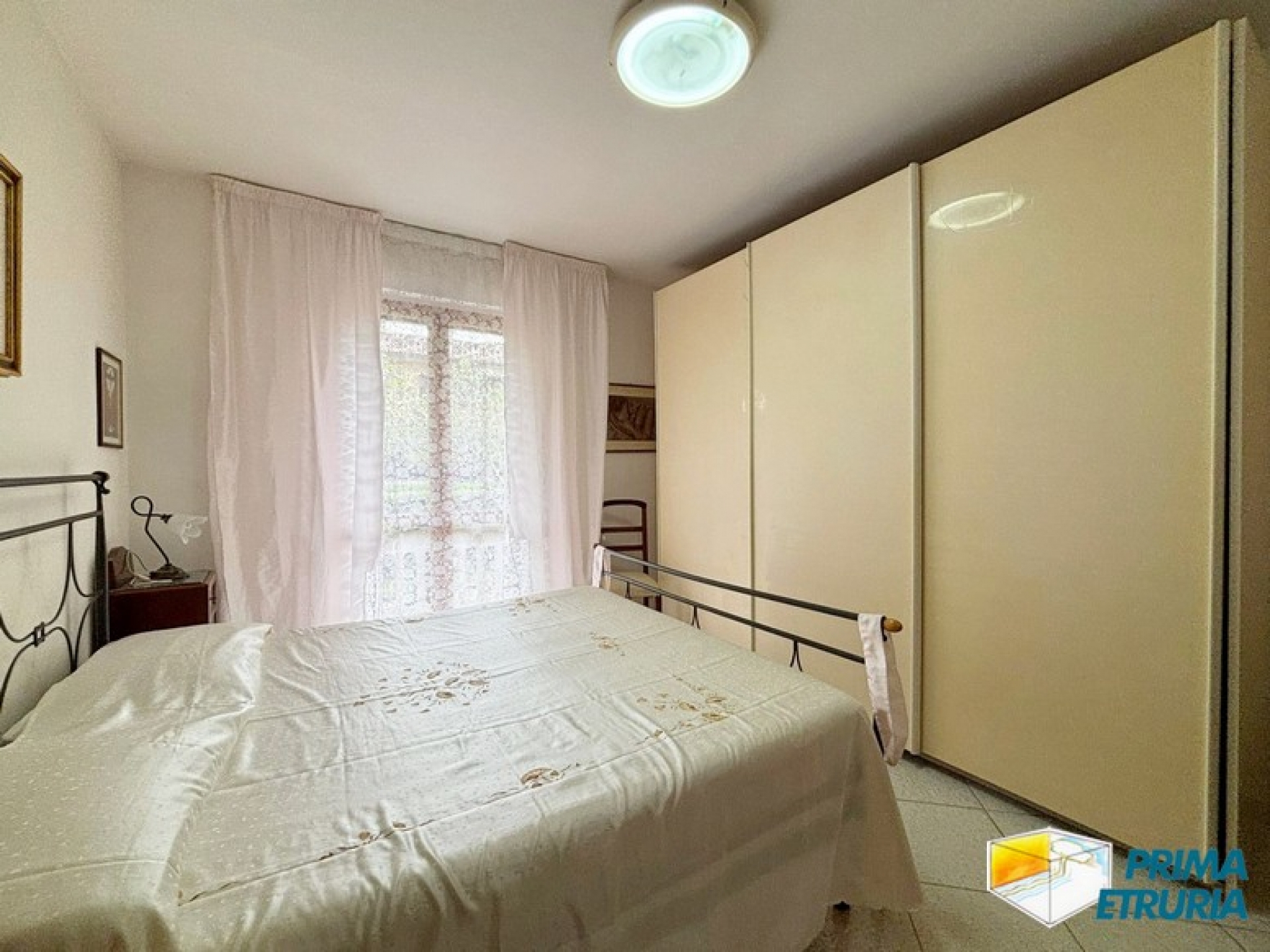 Ampio appartamento con giardino privato e veranda coperta a pochi passi dal mare - ZONA TOMBOLO - - MARINA DI GROSSETO
