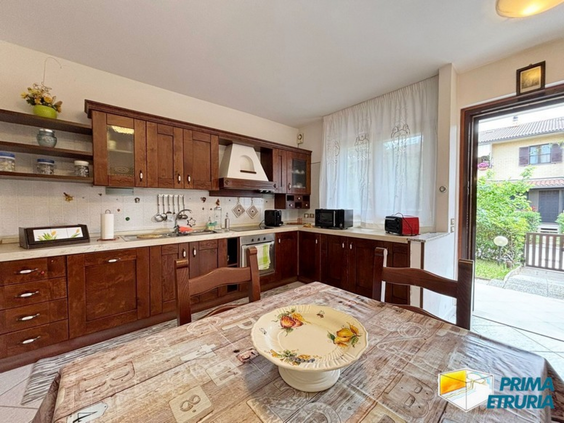Ampio appartamento con giardino privato e veranda coperta a pochi passi dal mare - ZONA TOMBOLO - - MARINA DI GROSSETO