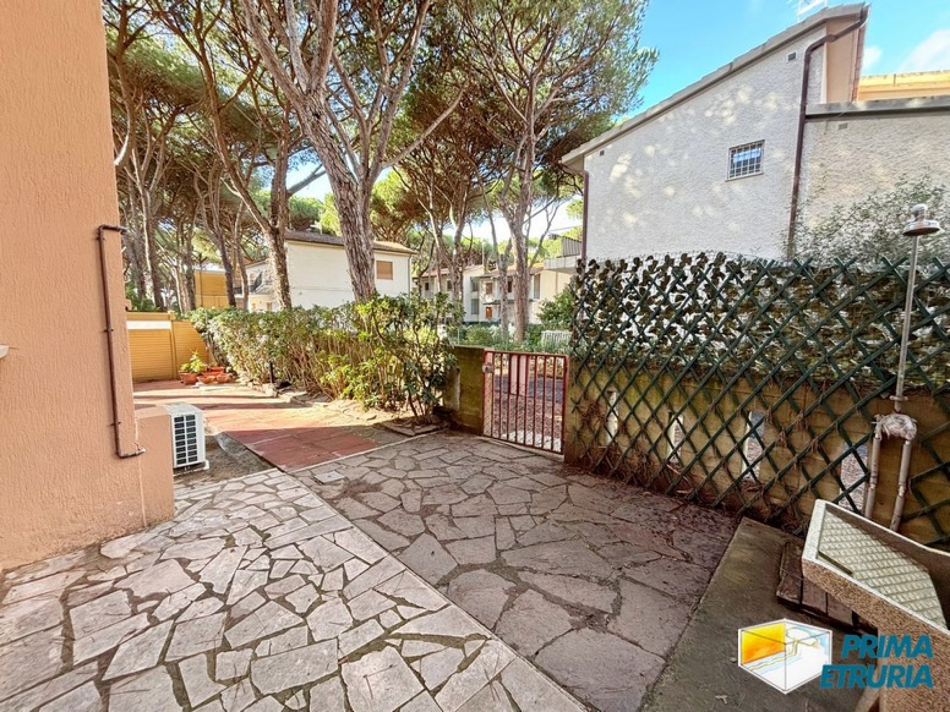 Un angolo riservato nella pineta di Rosmarina con giardino privato - ZONA ROSMARINA -
