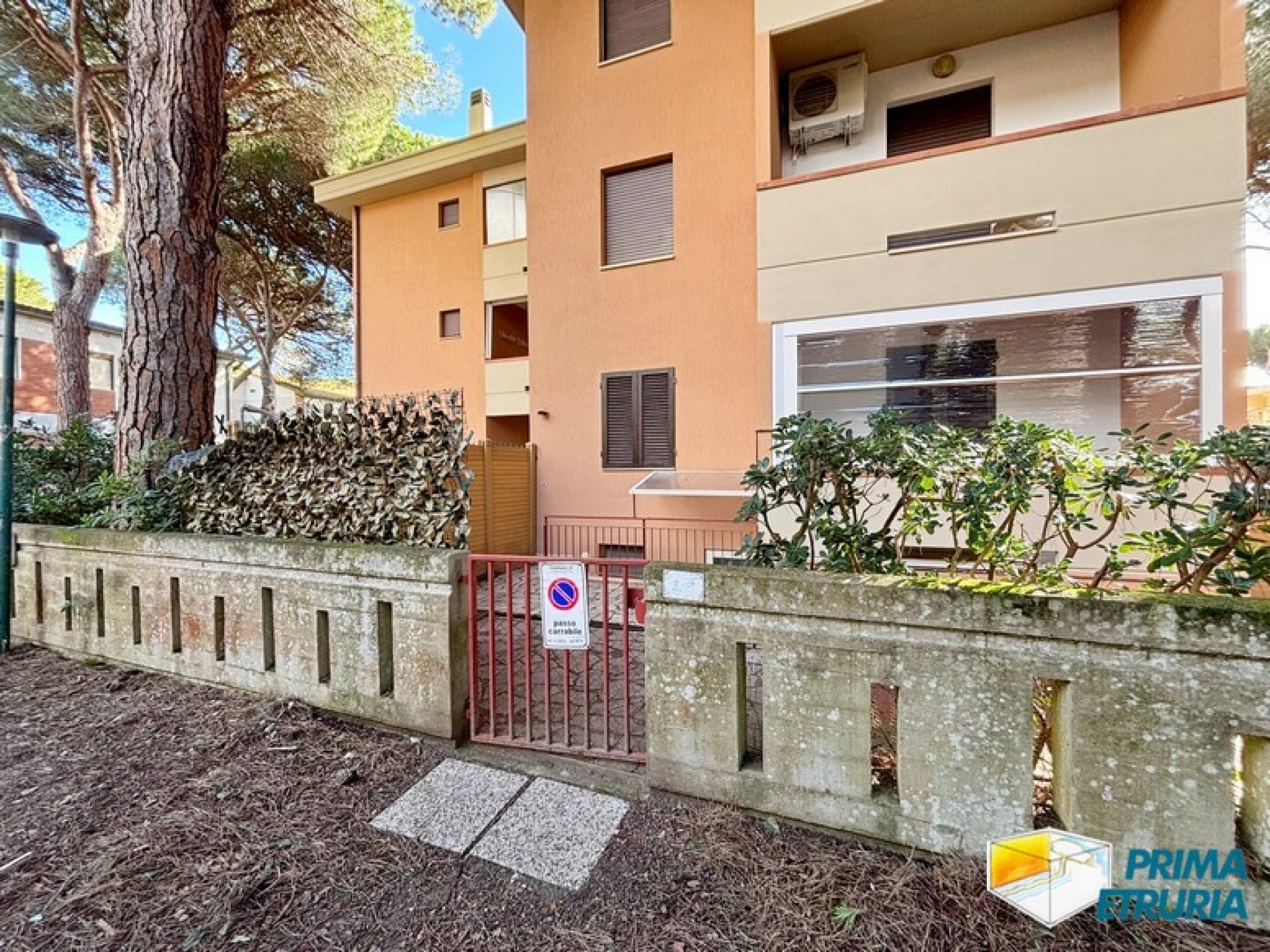 Un angolo riservato nella pineta di Rosmarina con giardino privato - ZONA ROSMARINA -