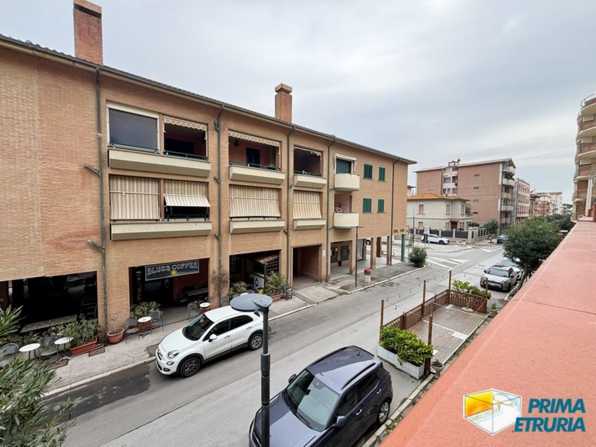 TRILOCALE CON AMPIA TERRAZZA - ZONA CENTRO -