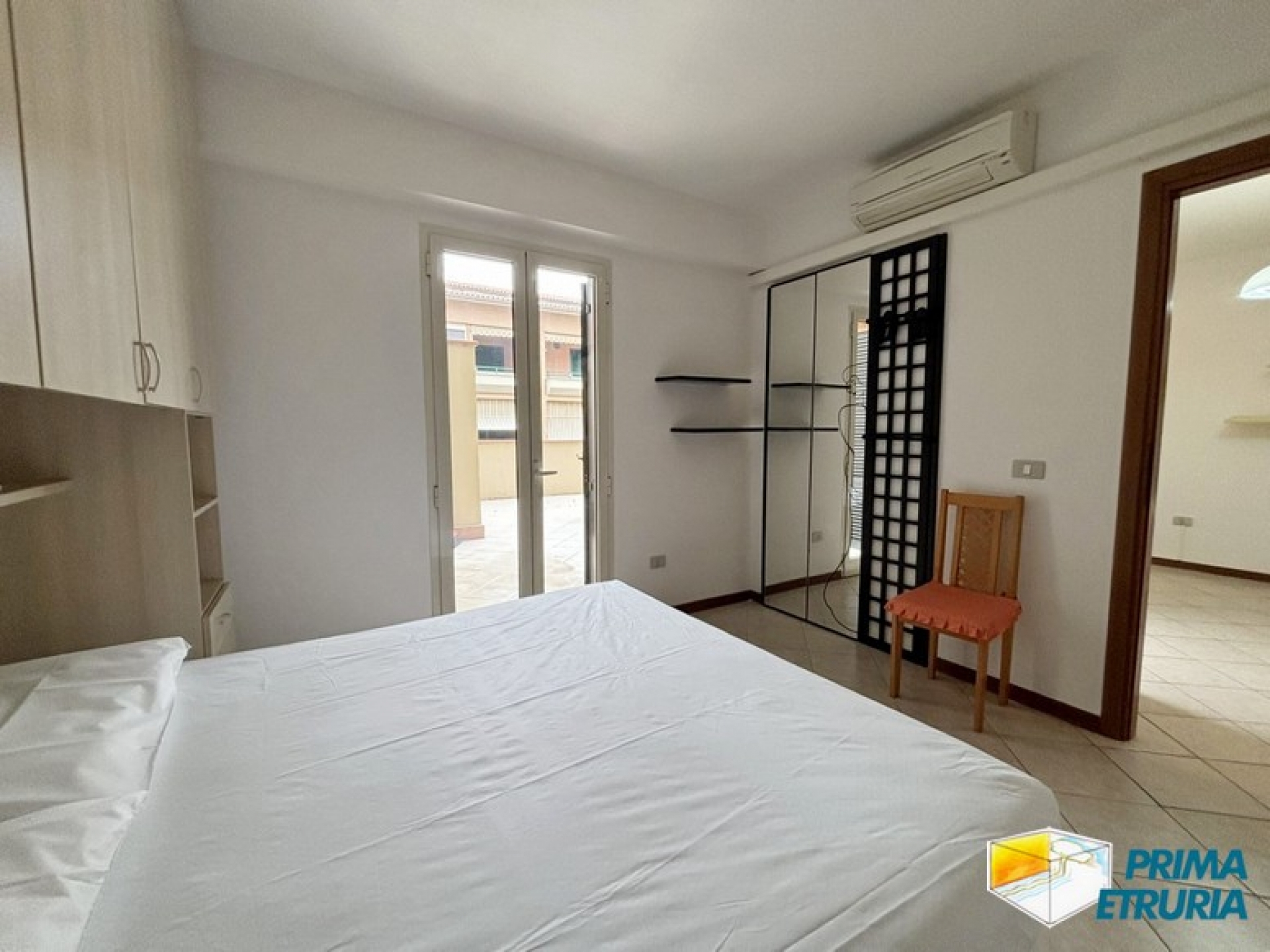 TRILOCALE CON AMPIA TERRAZZA - ZONA CENTRO -