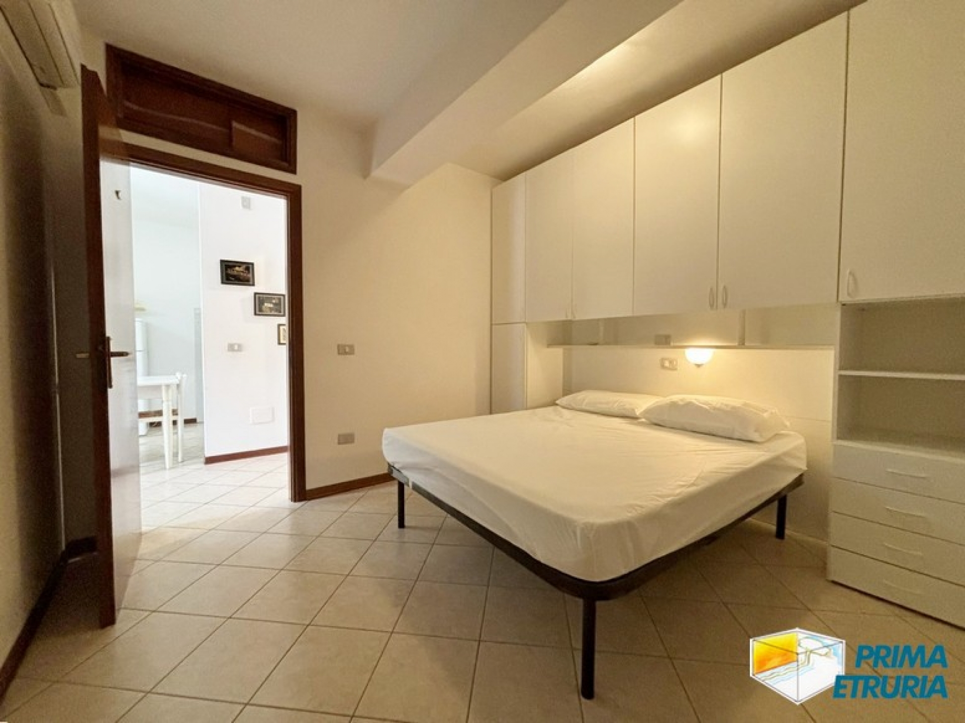 TRILOCALE CON AMPIA TERRAZZA - ZONA CENTRO -