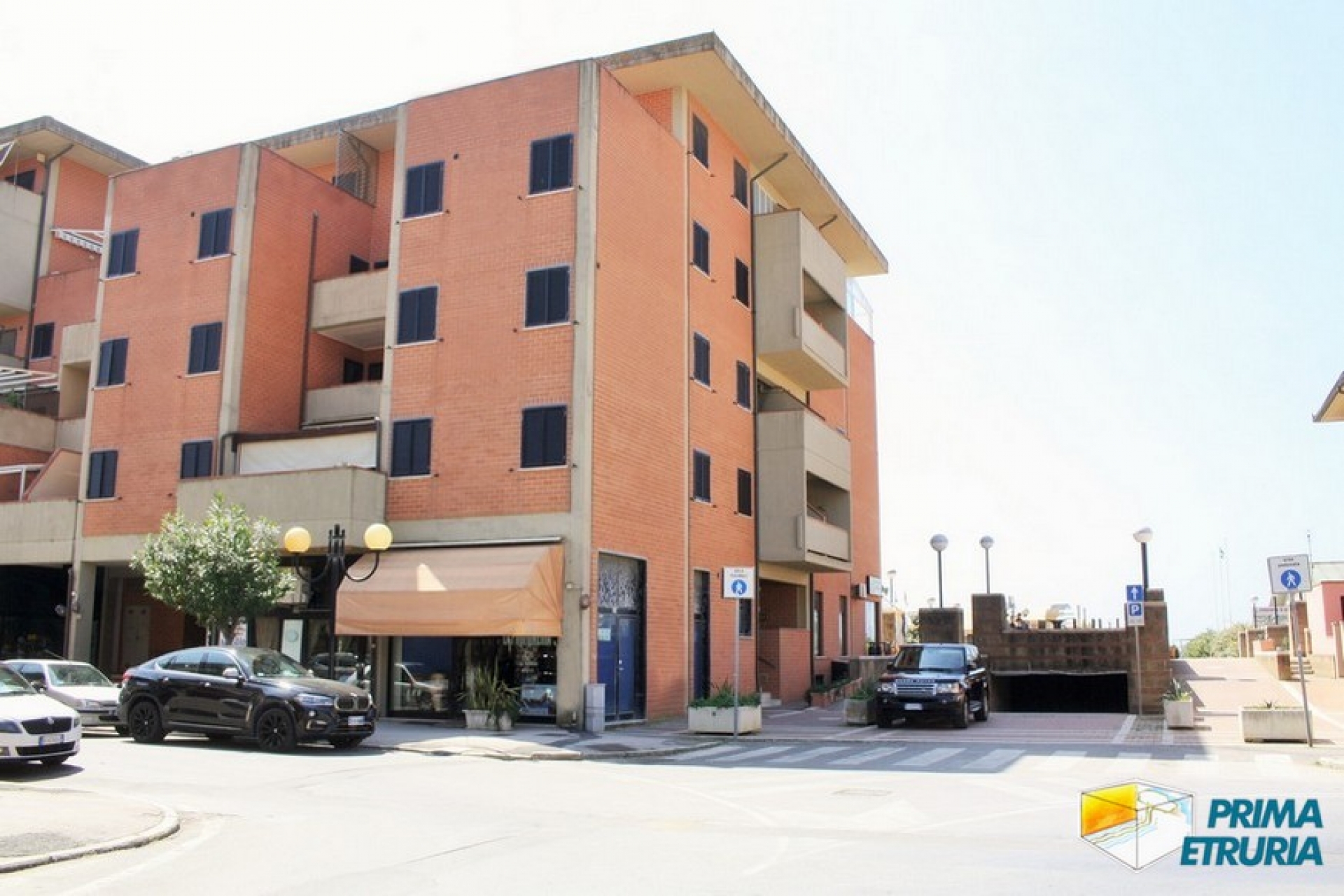 TRILOCALE CON AMPIA TERRAZZA - ZONA CENTRO -