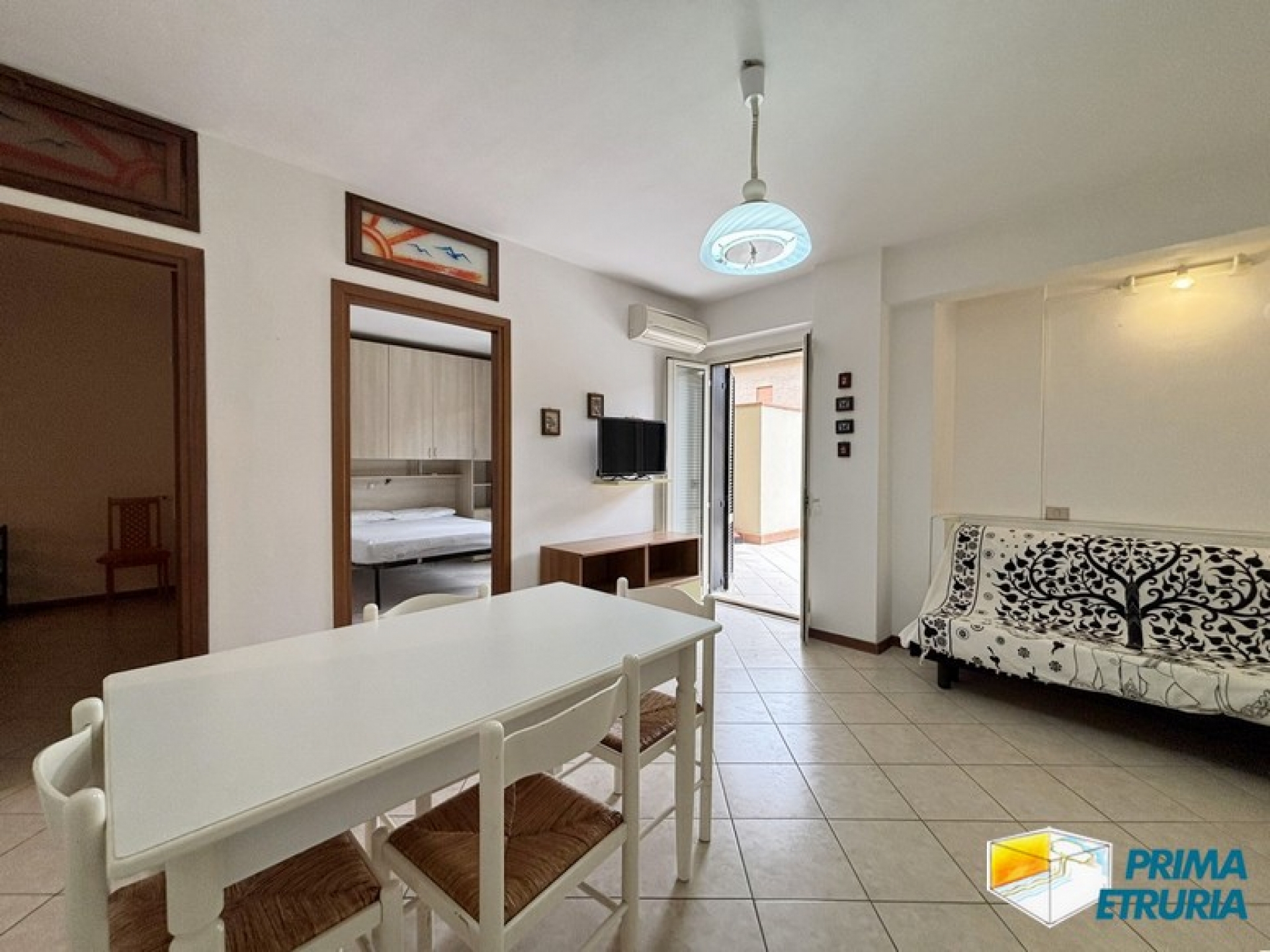 TRILOCALE CON AMPIA TERRAZZA - ZONA CENTRO -