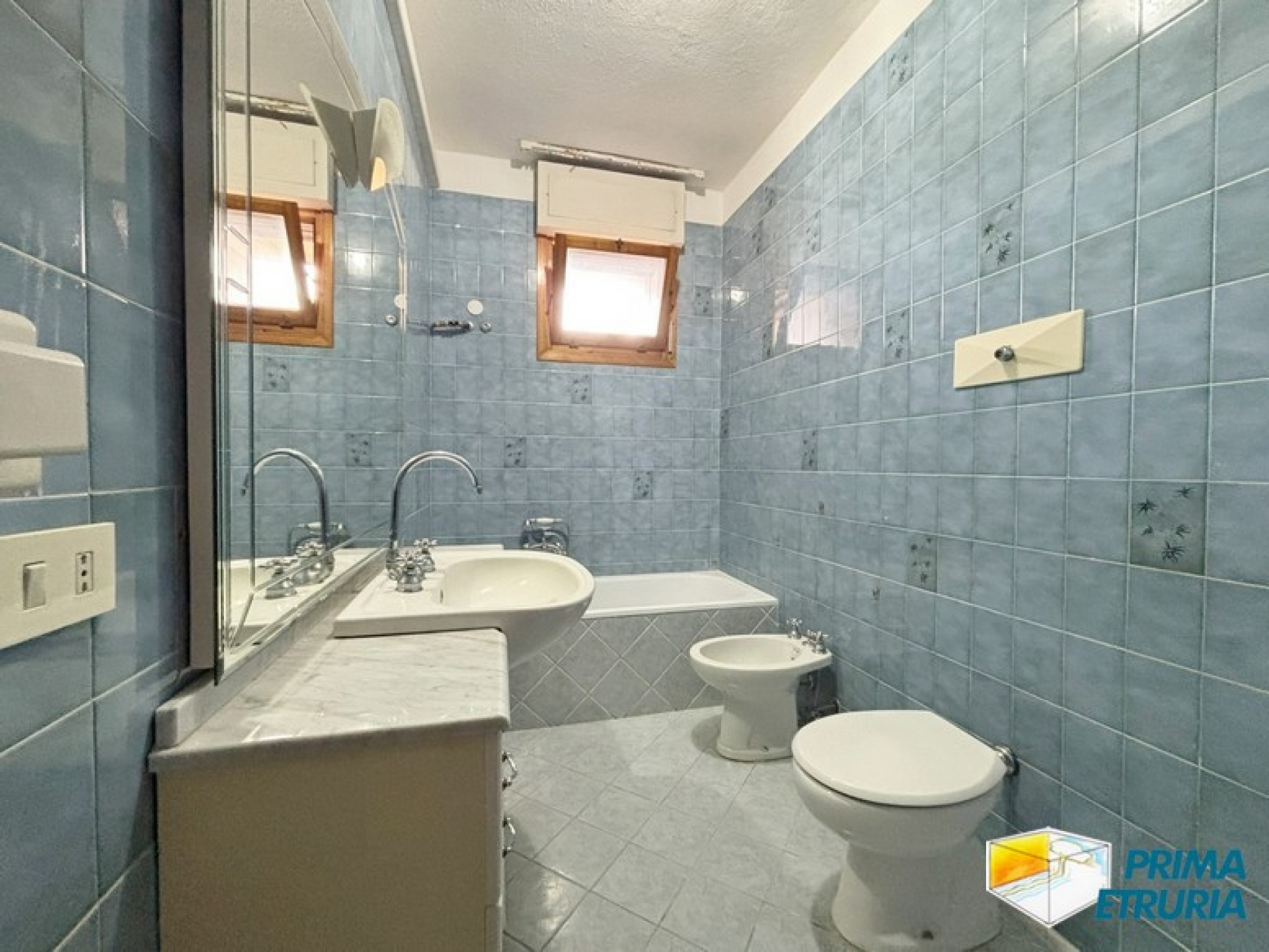 Ampio appartamento con terrazza abitabile e garage - ZONA TOMBOLO -