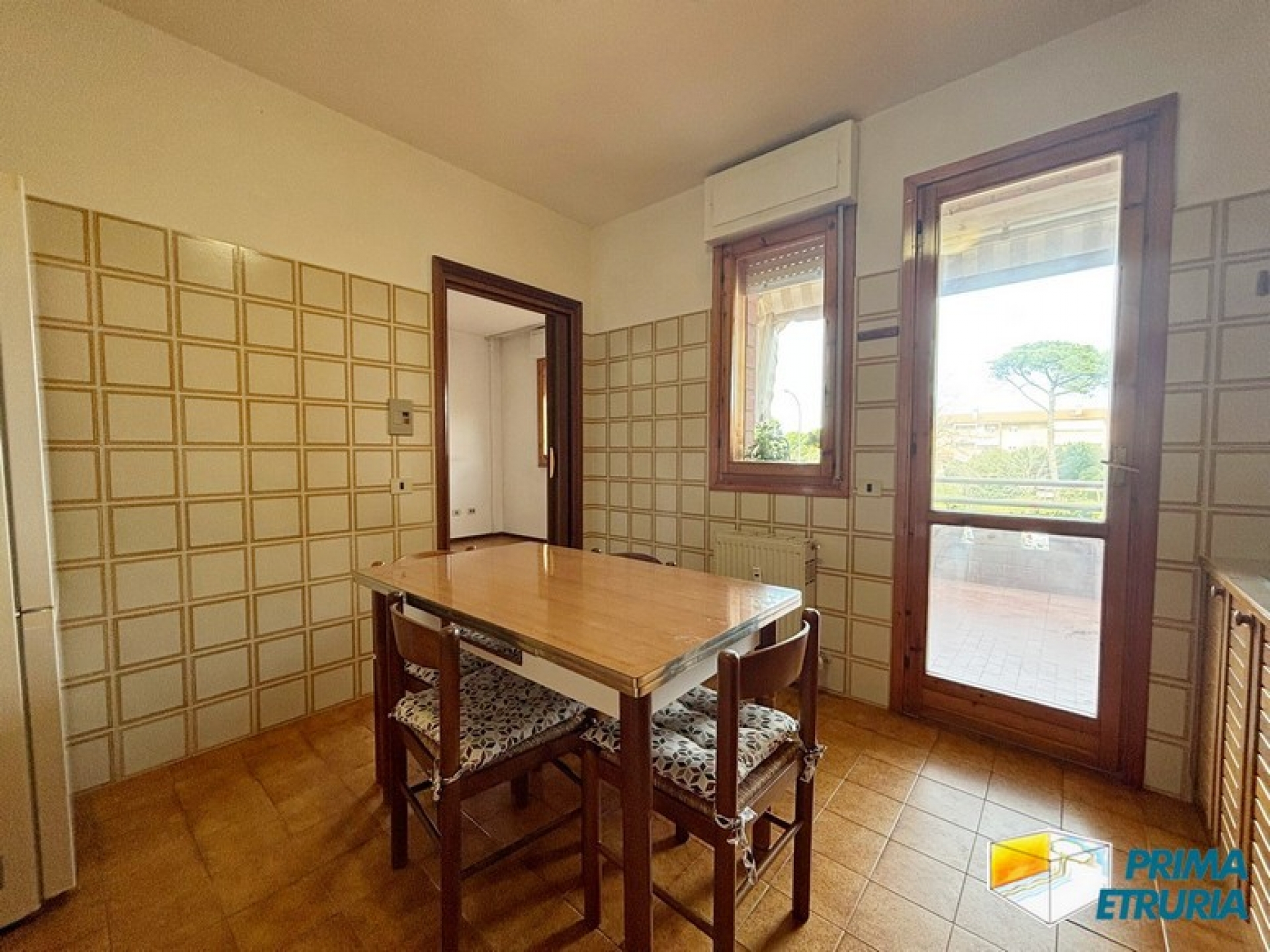 Ampio appartamento con terrazza abitabile e garage - ZONA TOMBOLO -