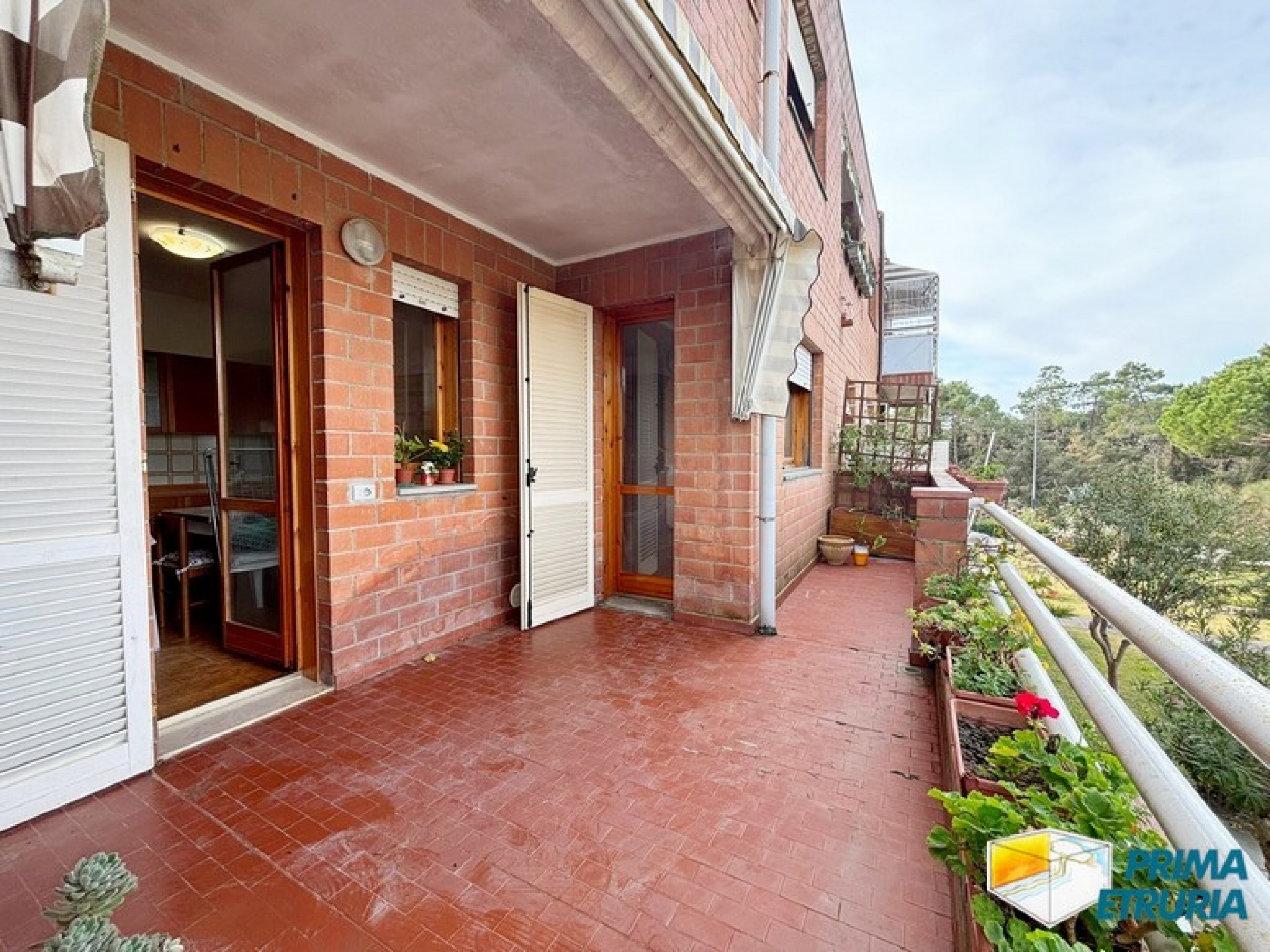 Ampio appartamento con terrazza abitabile e garage - ZONA TOMBOLO -