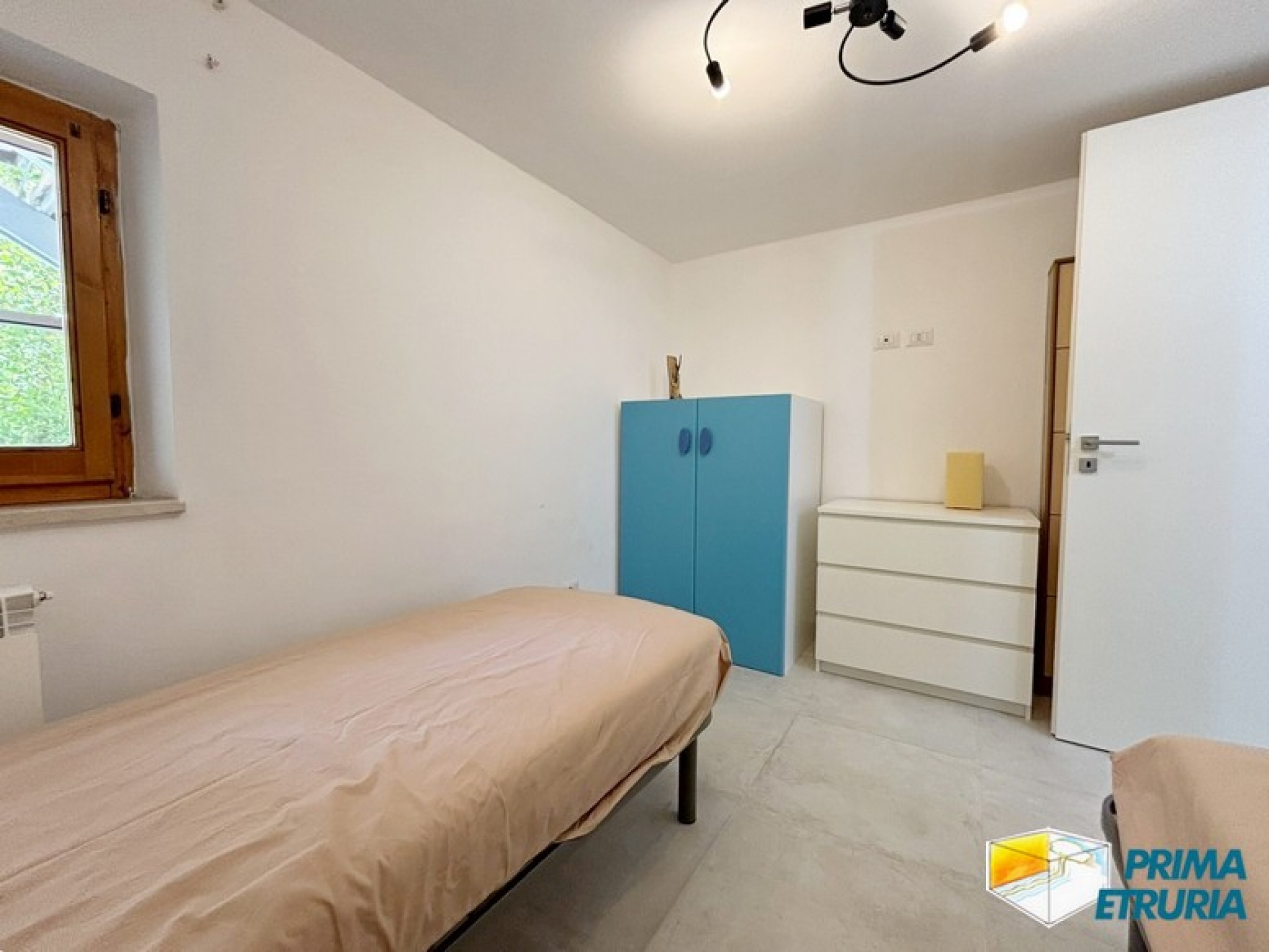 Trilocale rinnovato con giardino privato immerso nella pineta - ZONA CENTRO -