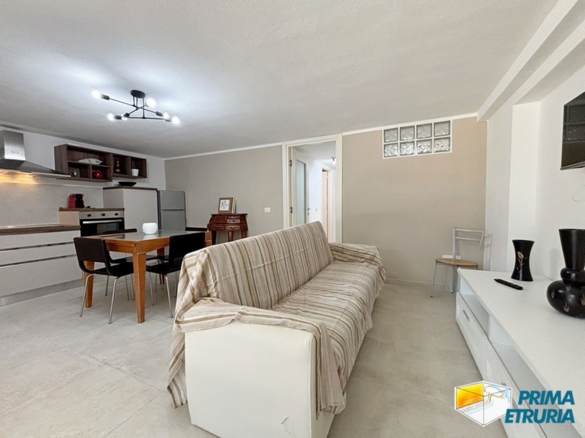 Trilocale rinnovato con giardino privato immerso nella pineta - ZONA CENTRO -