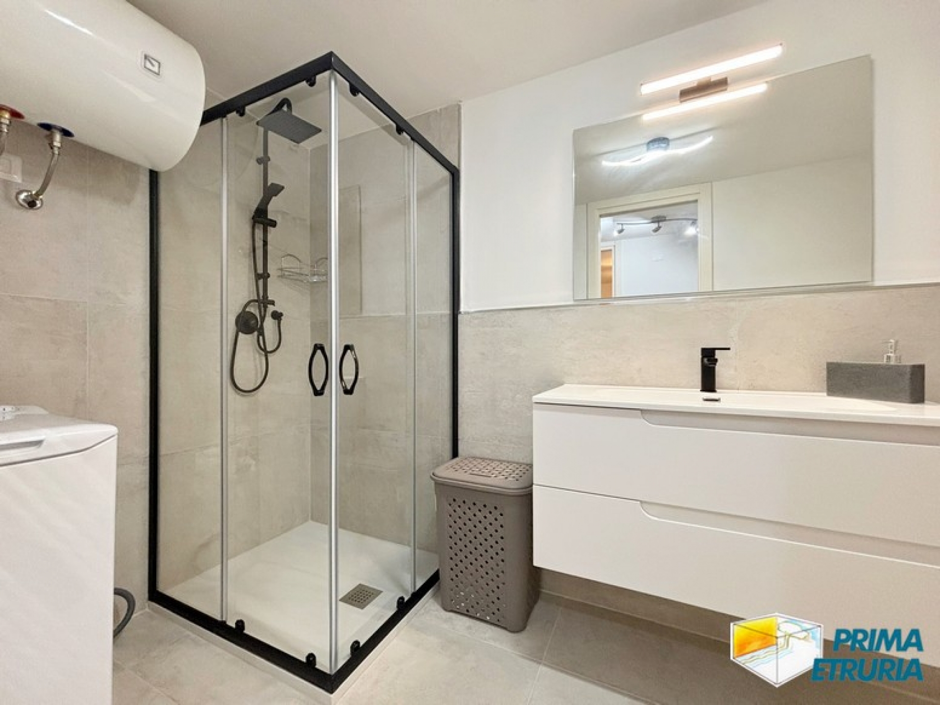 Trilocale rinnovato con giardino privato immerso nella pineta - ZONA CENTRO -