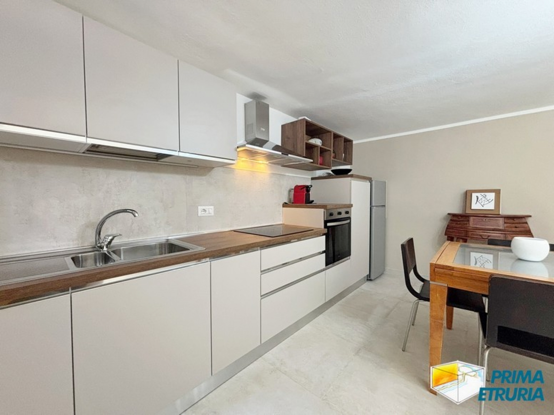 Trilocale rinnovato con giardino privato immerso nella pineta - ZONA CENTRO -