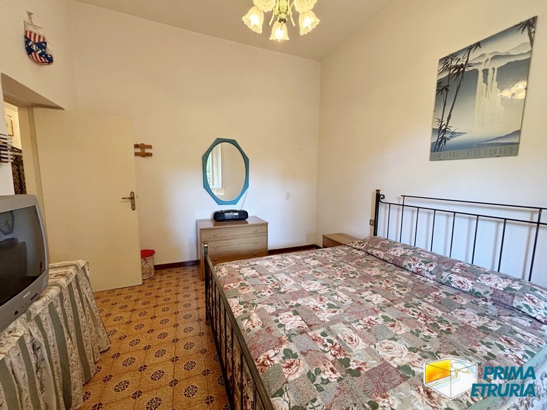 Trilocale con grande giardino privato a meno di 200 metri dal mare - ZONA ROSMARINA -