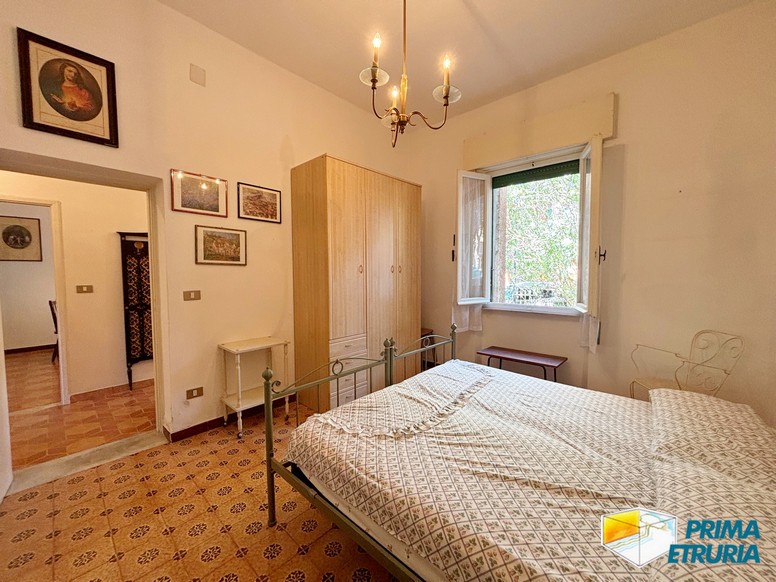 Trilocale con grande giardino privato a meno di 200 metri dal mare - ZONA ROSMARINA -