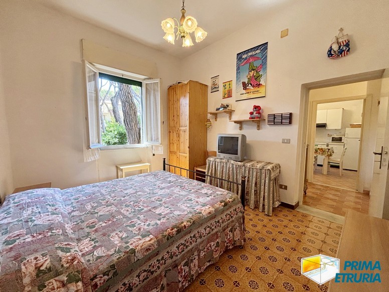 Trilocale con grande giardino privato a meno di 200 metri dal mare - ZONA ROSMARINA -