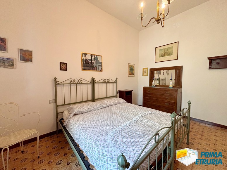 Trilocale con grande giardino privato a meno di 200 metri dal mare - ZONA ROSMARINA -