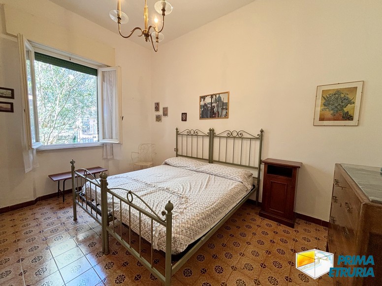 Trilocale con grande giardino privato a meno di 200 metri dal mare - ZONA ROSMARINA -