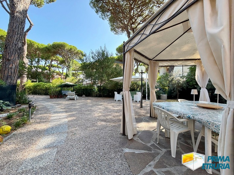 Monolocale con ampio giardino privato e posto auto - ZONA ROSMARINA -