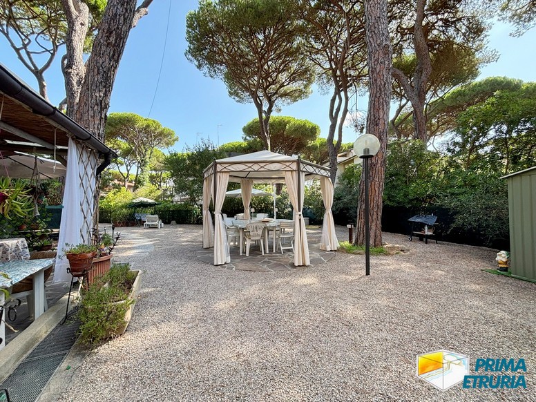 Monolocale con ampio giardino privato e posto auto - ZONA ROSMARINA -