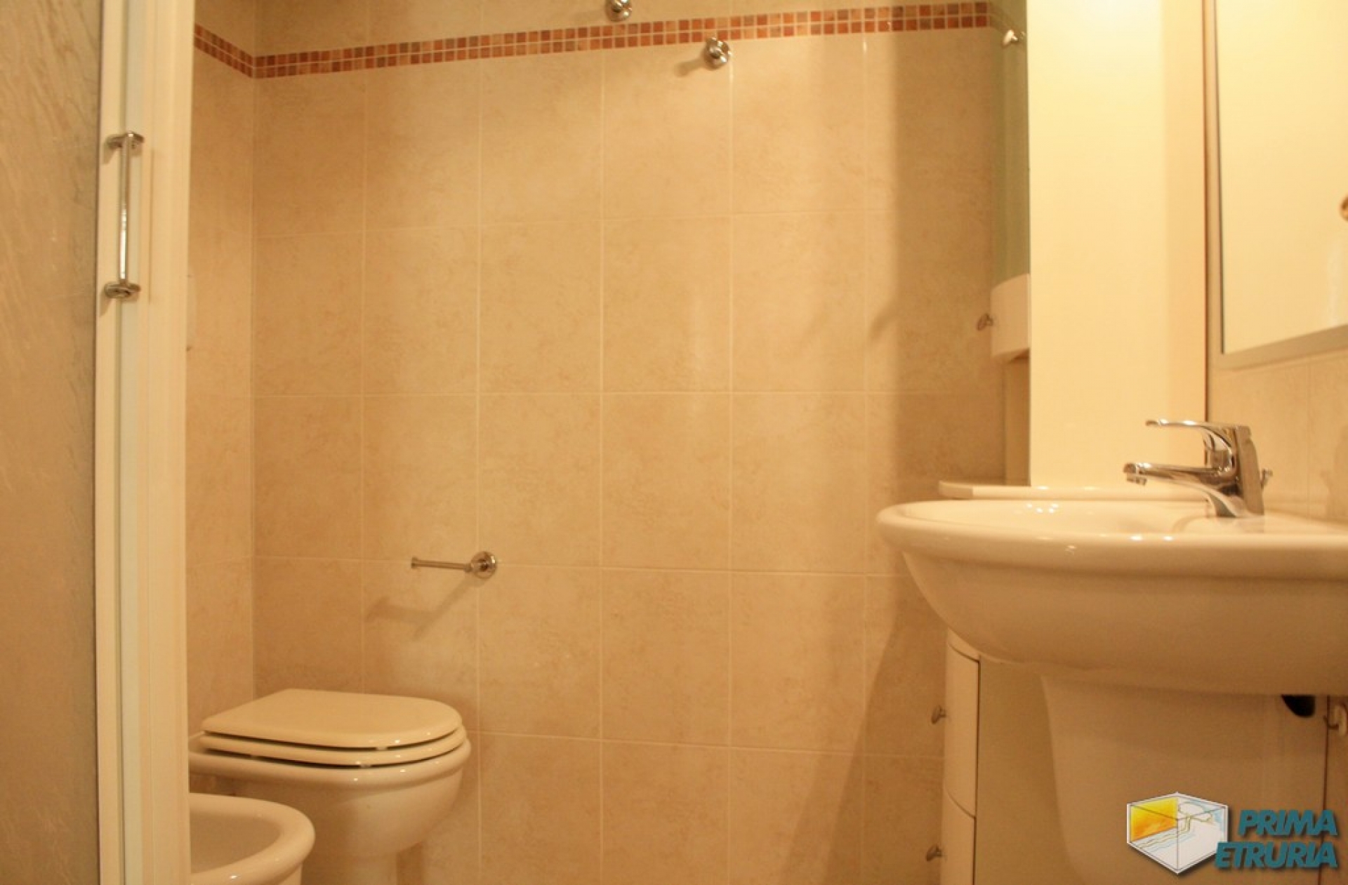 VENDESI TRILOCALE VIA DEL VOLTONCINO 27 - ZONA ROSMARINA -