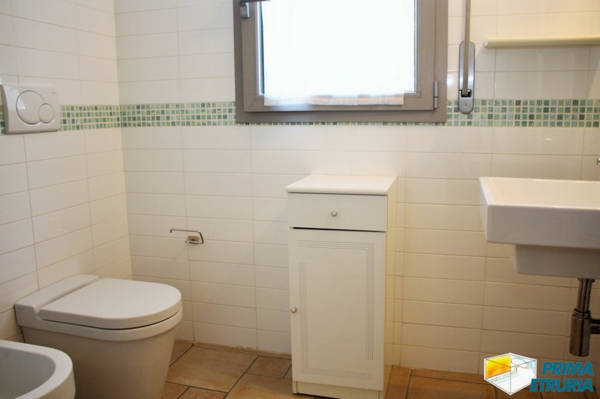 Moderno bilocale con giardino privato a 100 metri dal mare in zona Rosmarina