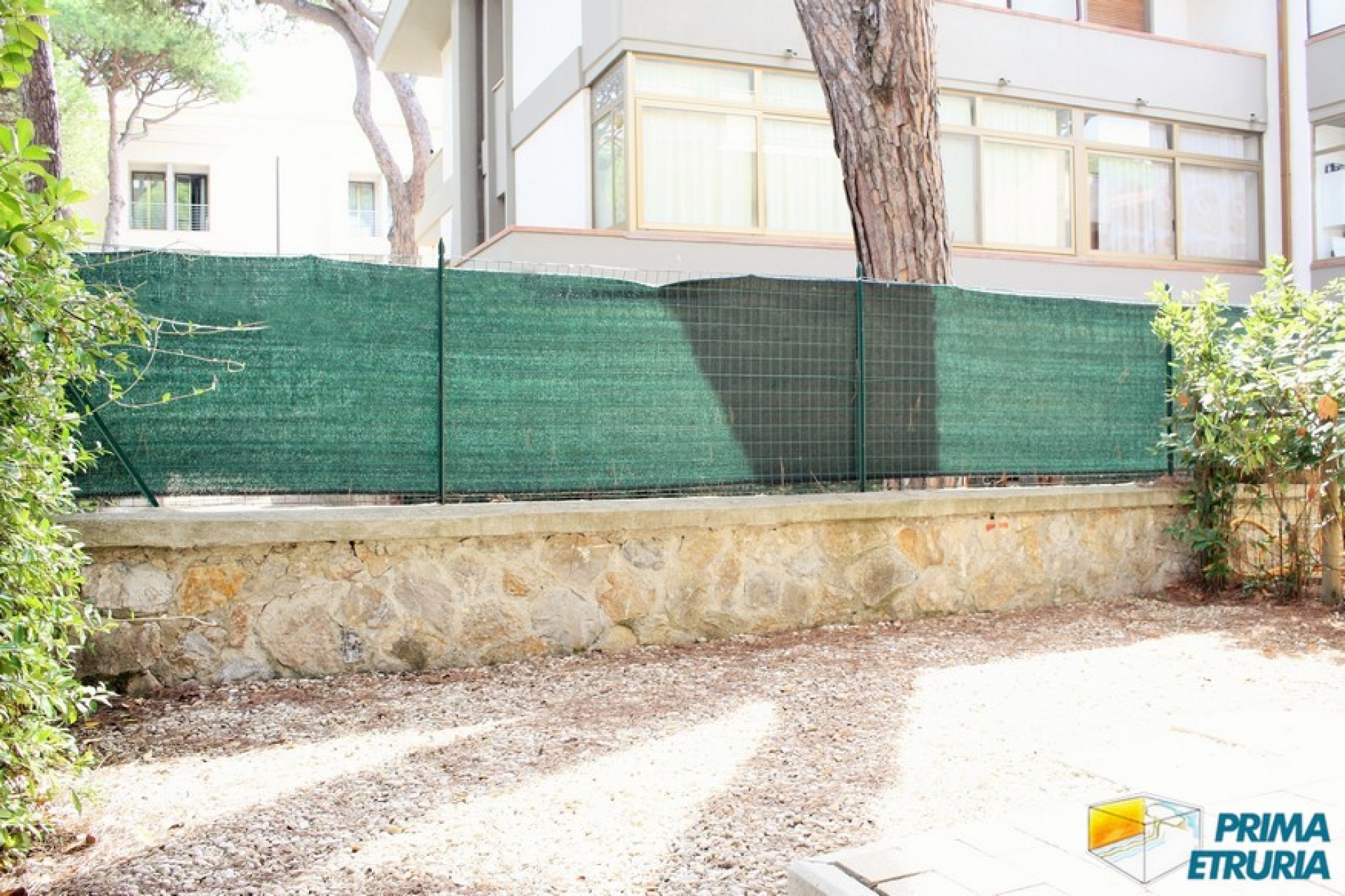 Moderno bilocale con giardino privato a 100 metri dal mare in zona Rosmarina