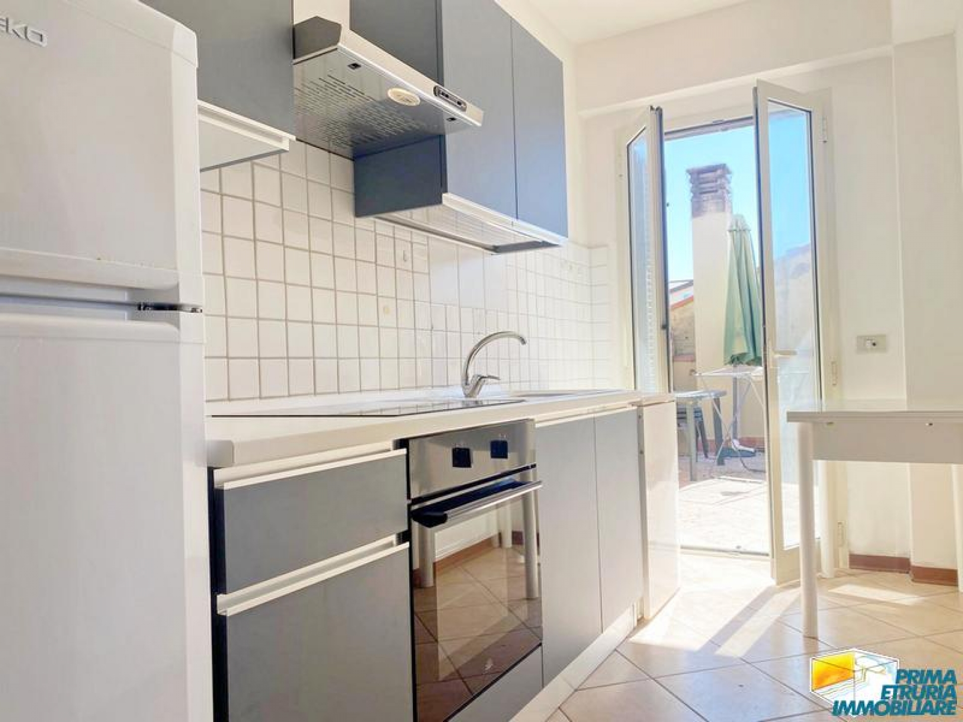 Bilocale fronte mare con terrazza panoramica in zona Centro