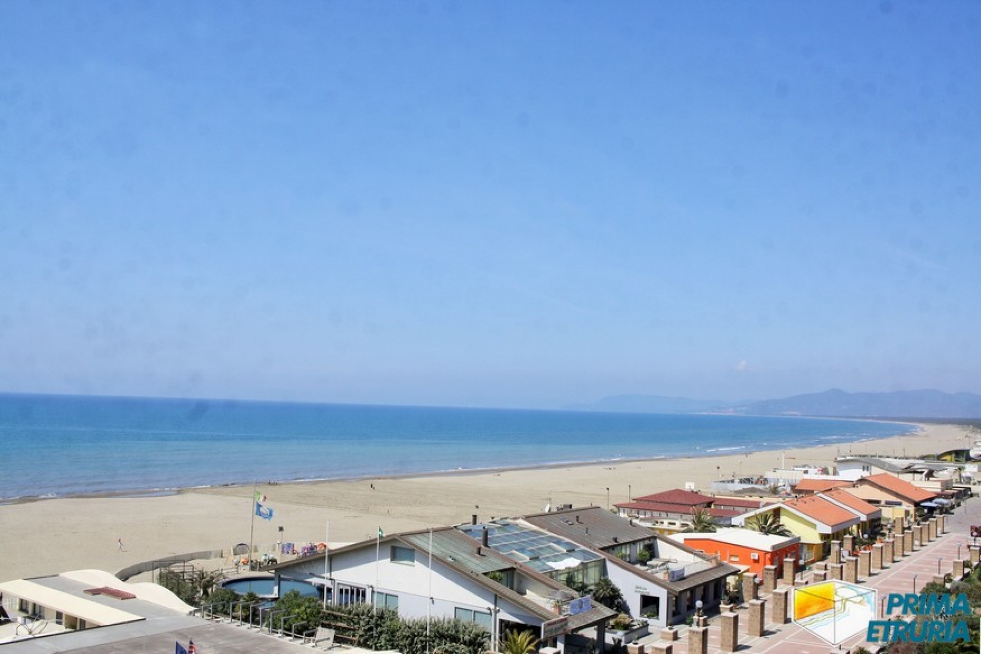 Bilocale fronte mare con terrazza panoramica in zona Centro