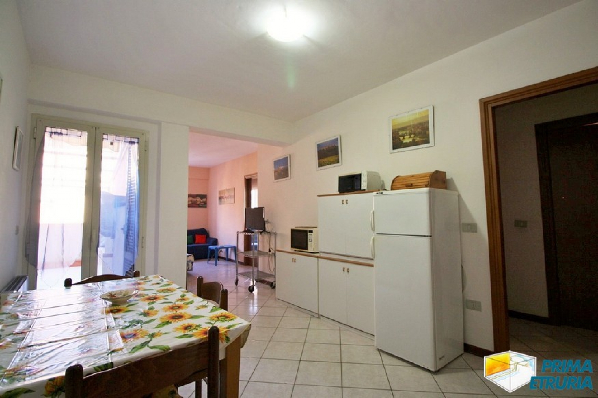 Comodo trilocalecon terrazzo a 50 metri dal mare in zona Centro