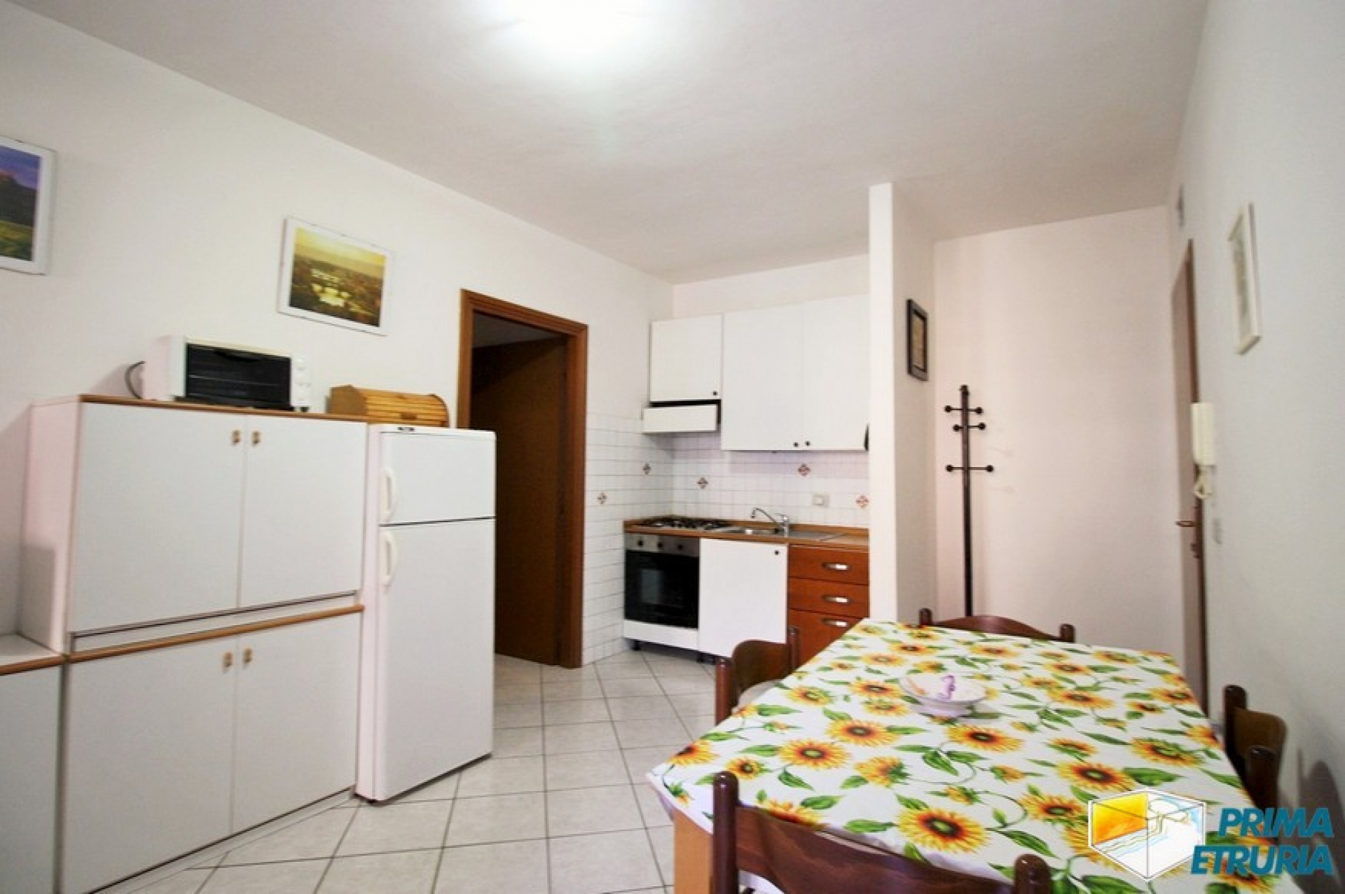 Comodo trilocalecon terrazzo a 50 metri dal mare in zona Centro