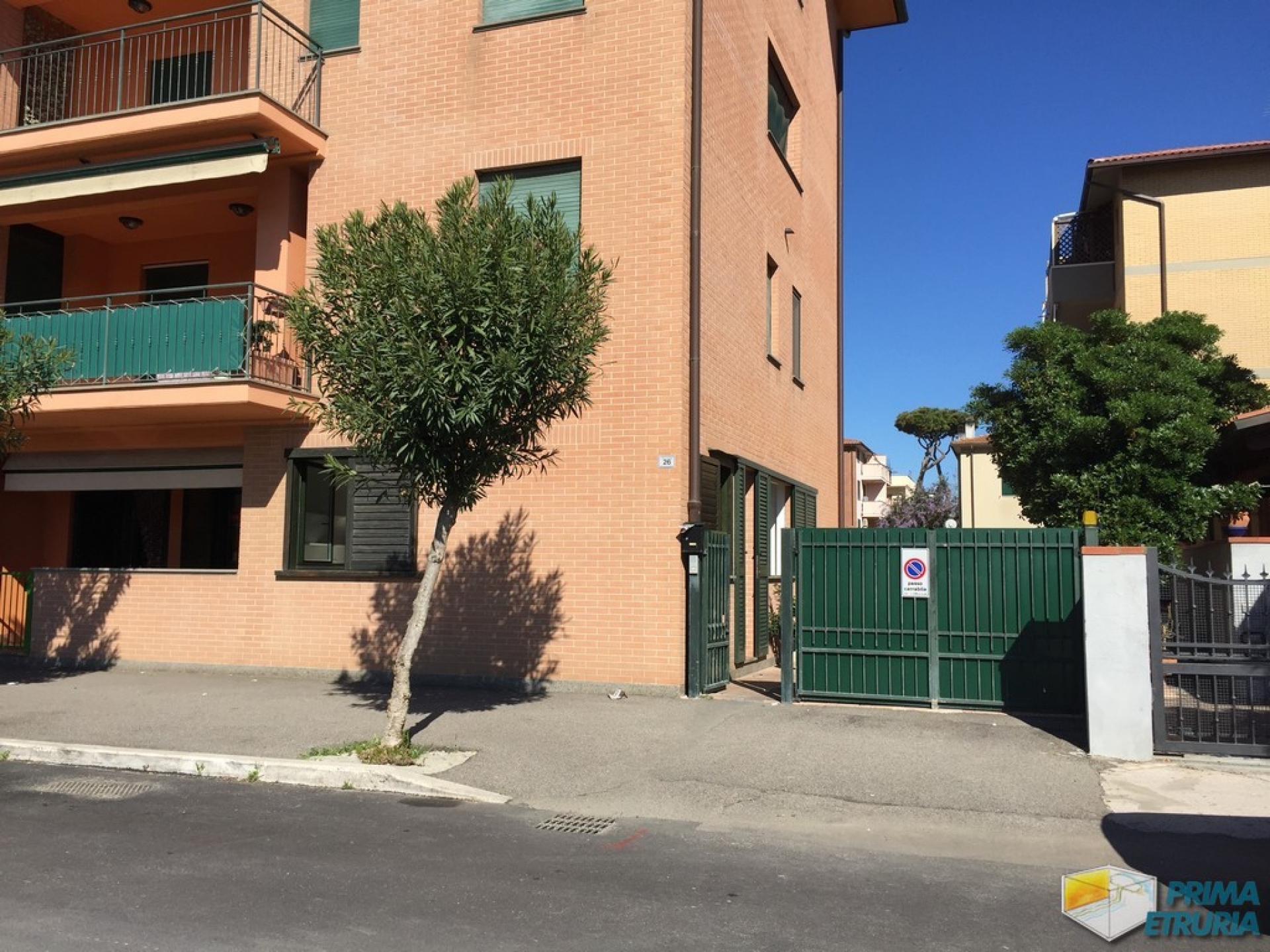 TRILOCALE AL PIANO TERRA CON GIARDINO - ZONA PORTO -