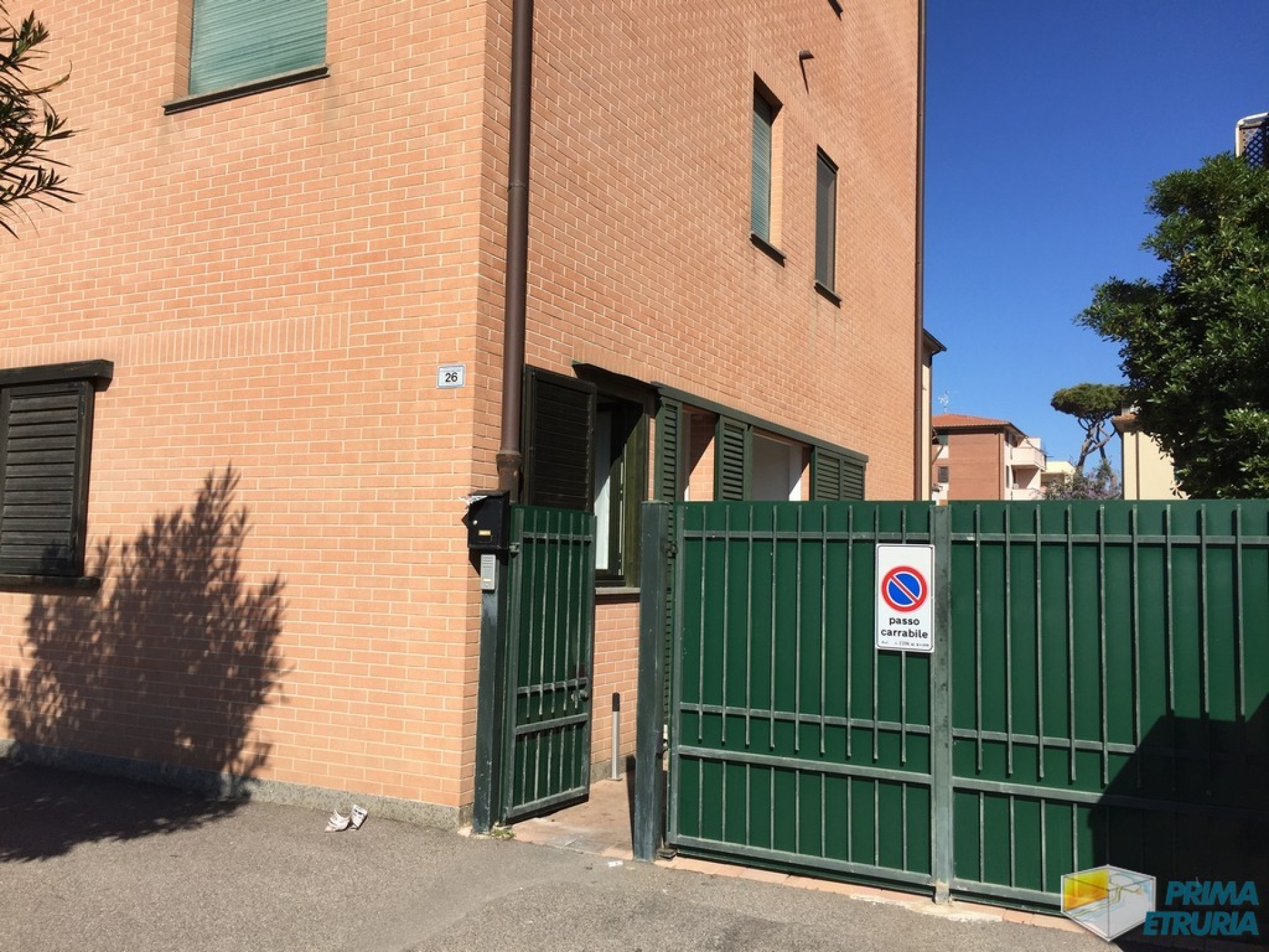 TRILOCALE AL PIANO TERRA CON GIARDINO - ZONA PORTO -