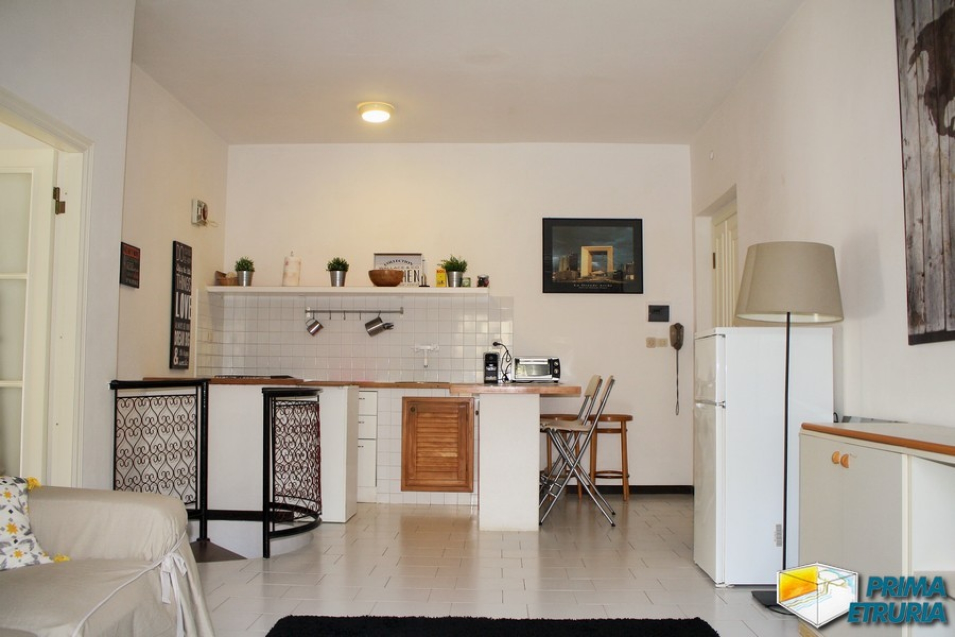 VENDESI APPARTAMENTO CON CORTE ESCLUSIVA - ZONA ROSMARINA -