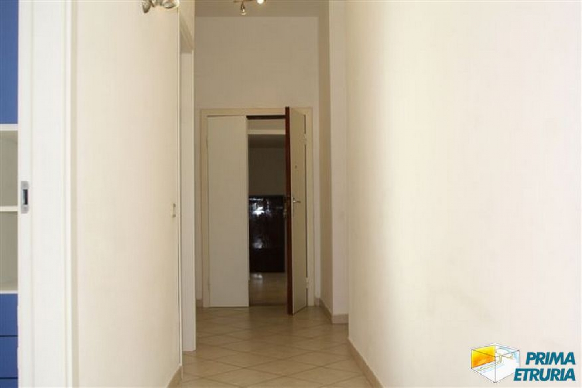 VENDESI TRILOCALE RISTRUTTURATO - ZONA CENTRO -