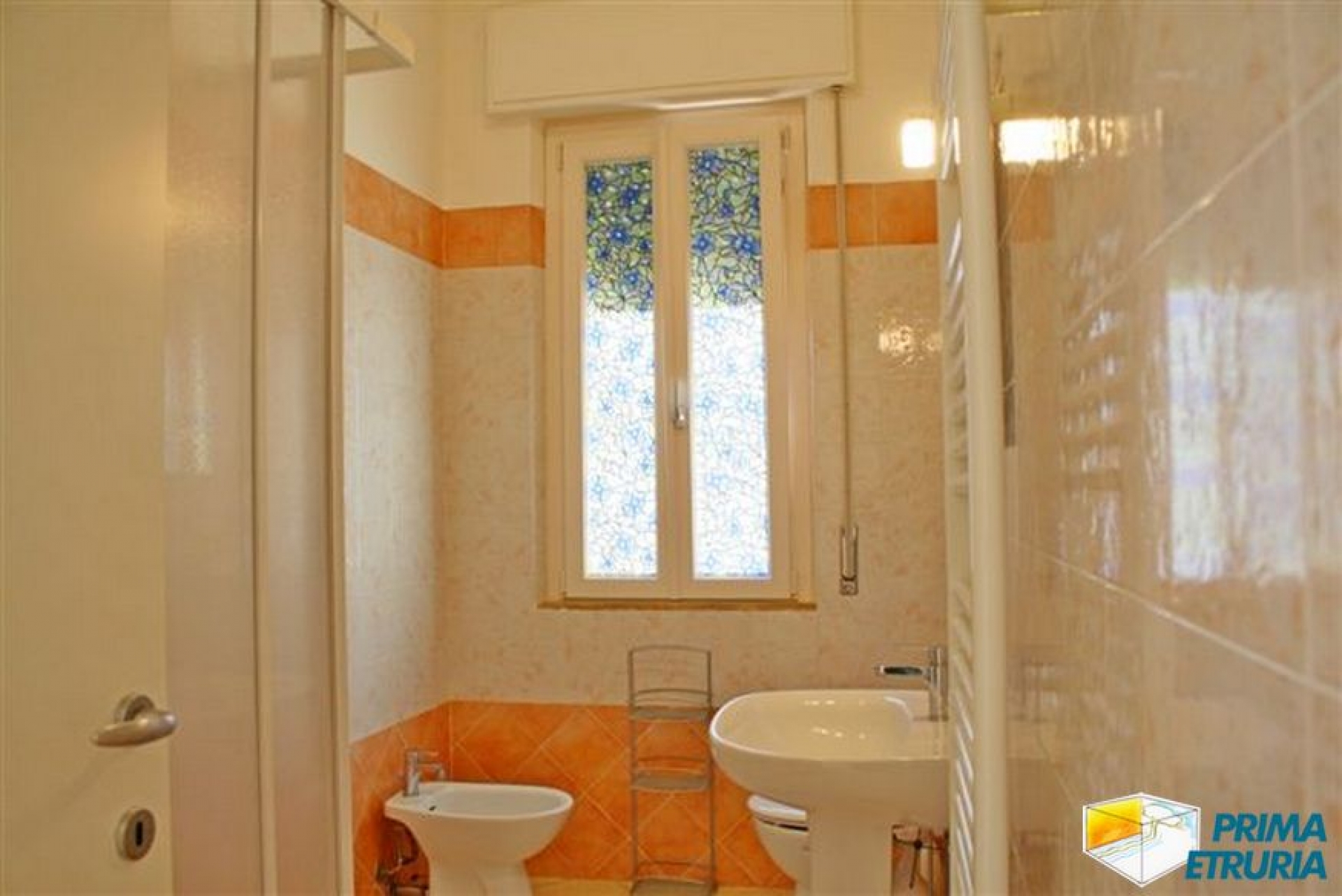 VENDESI TRILOCALE RISTRUTTURATO - ZONA CENTRO -
