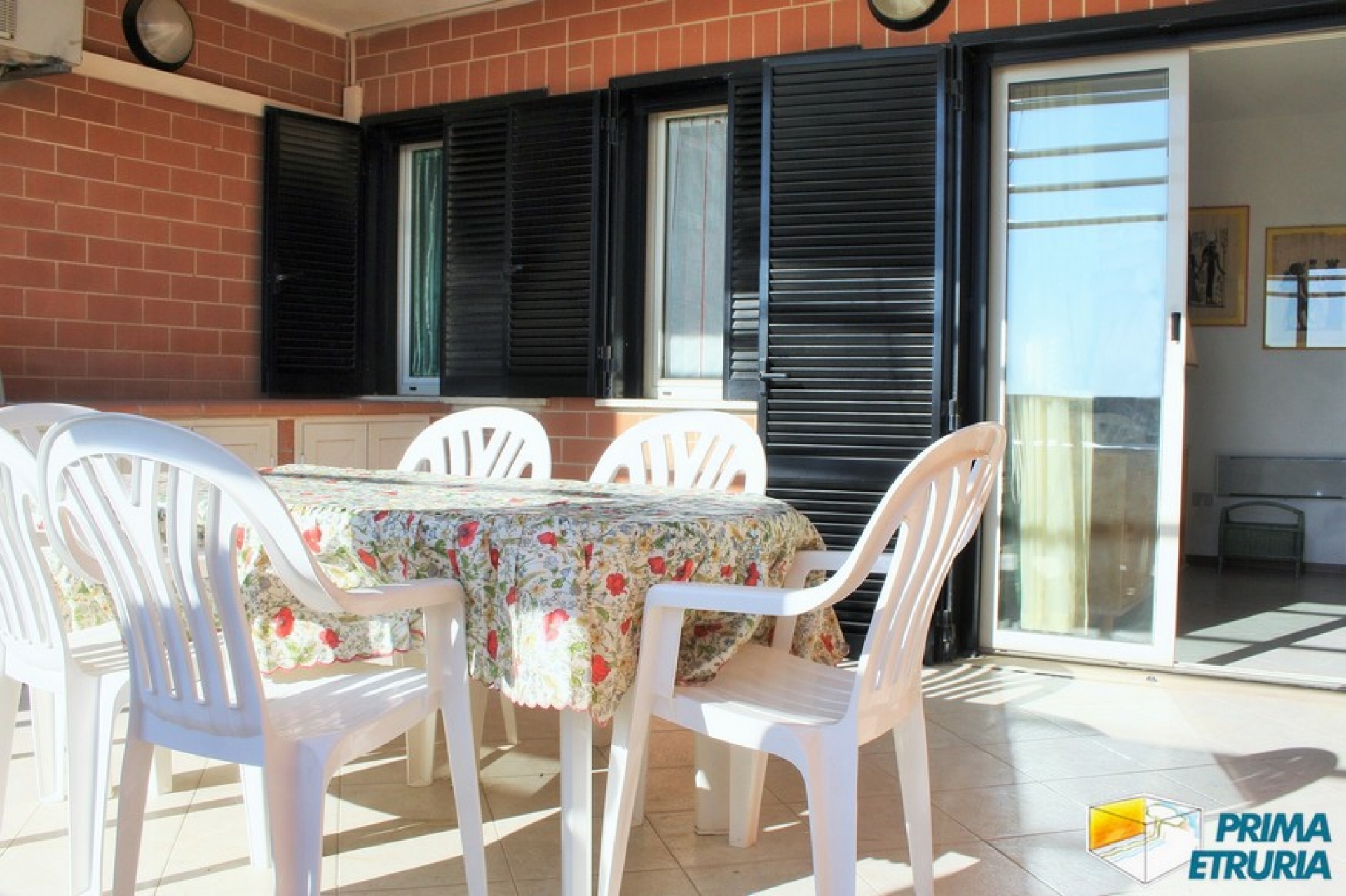 VENDESI BILOCALE FRONTE MARE - ZONA CENTRALE -