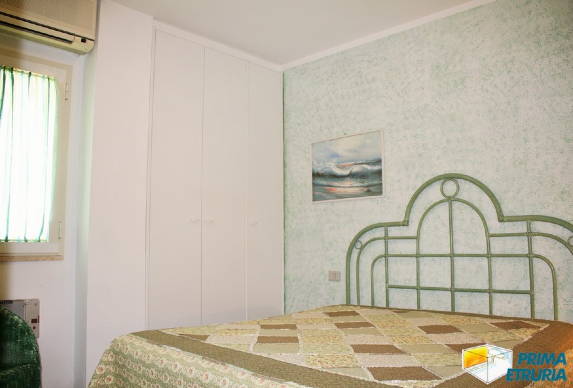 VENDESI BILOCALE FRONTE MARE - ZONA CENTRALE -
