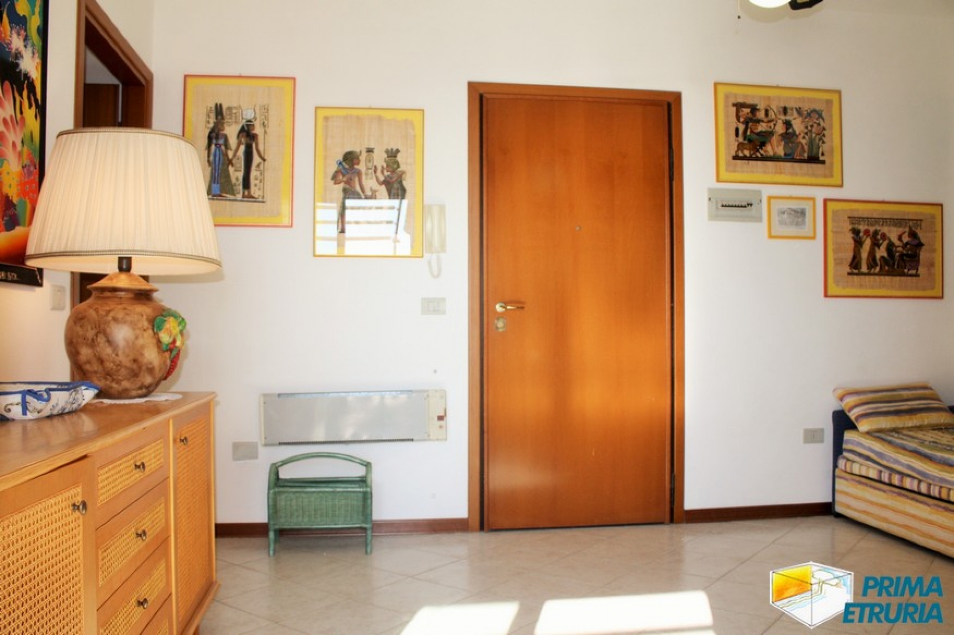 VENDESI BILOCALE FRONTE MARE - ZONA CENTRALE -
